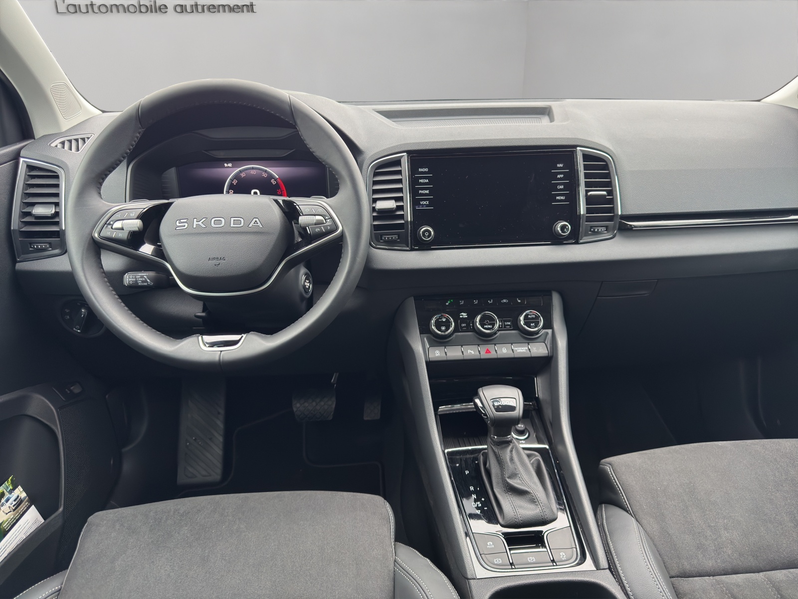 SKODA Karoq 1.5 TSI Dynamic DSG-image-9