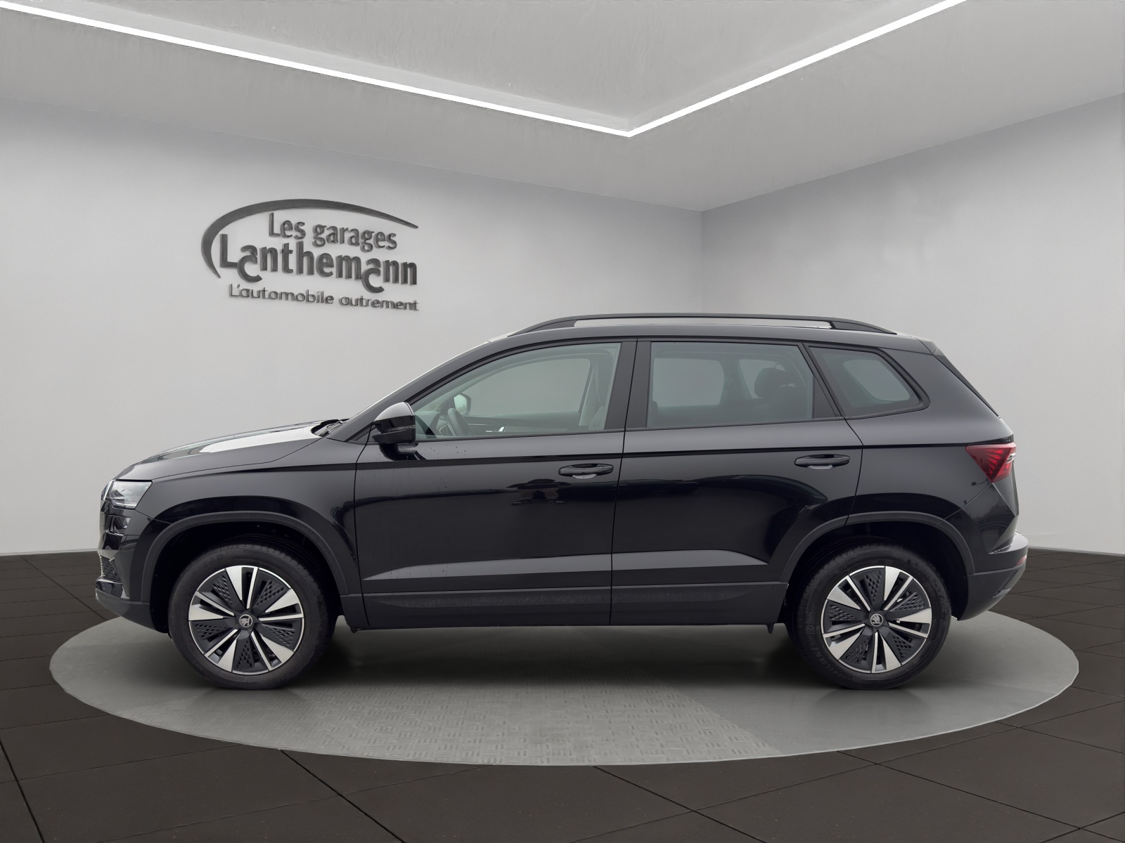 SKODA Karoq 1.5 TSI Dynamic DSG-image-1