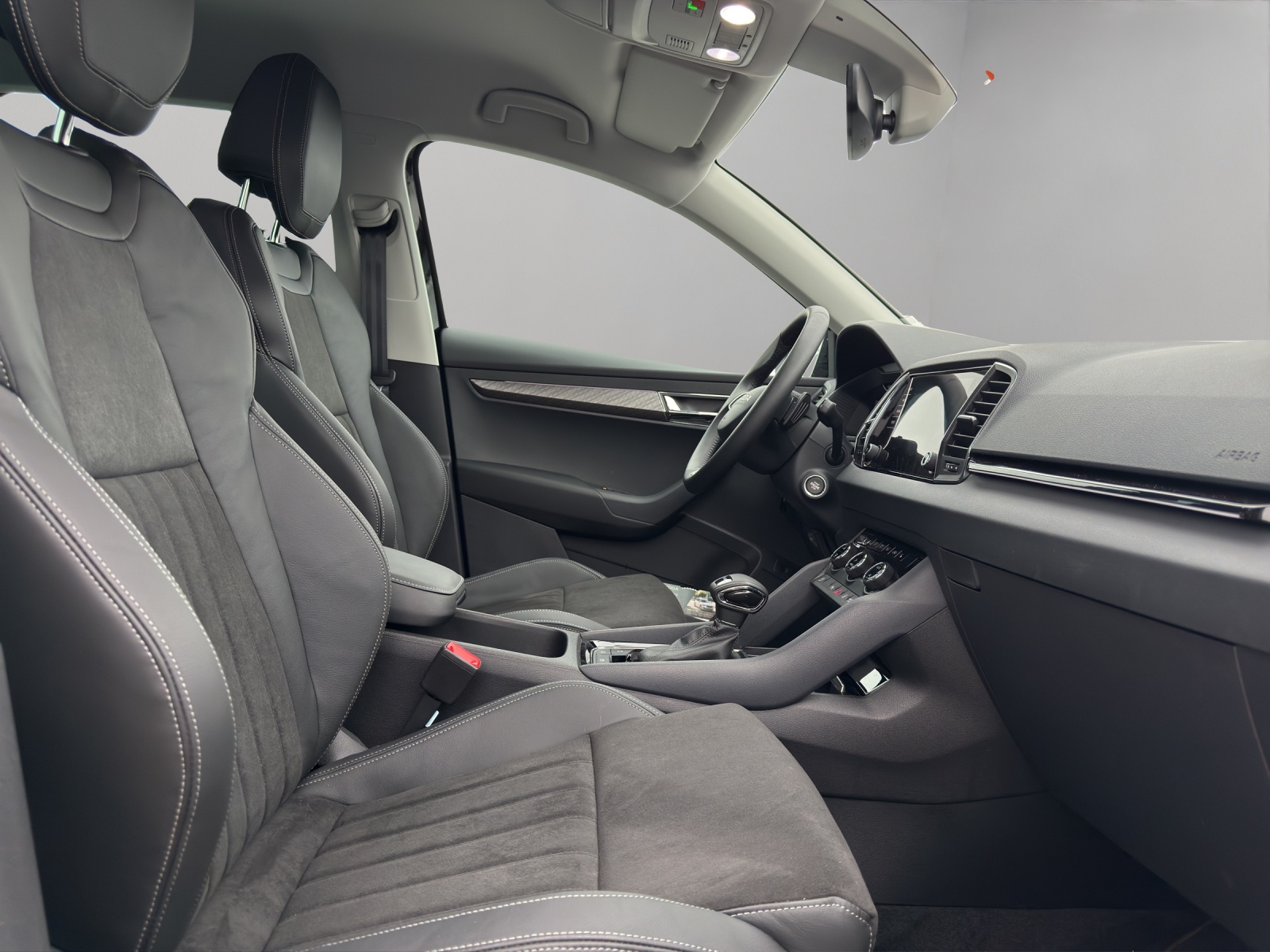 SKODA Karoq 1.5 TSI Dynamic DSG-image-17