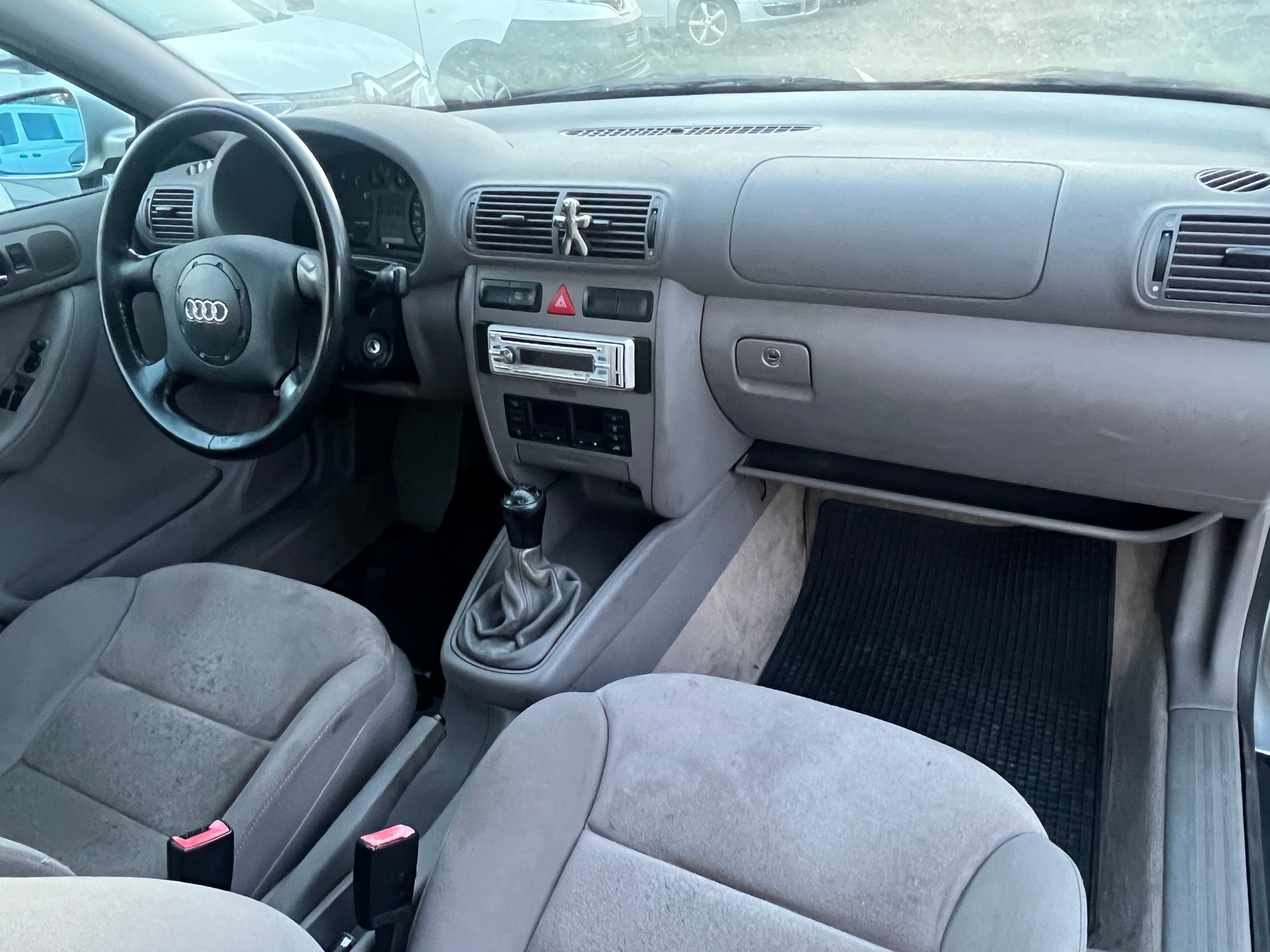 AUDI A3 1.8 T Ambiente-image-12