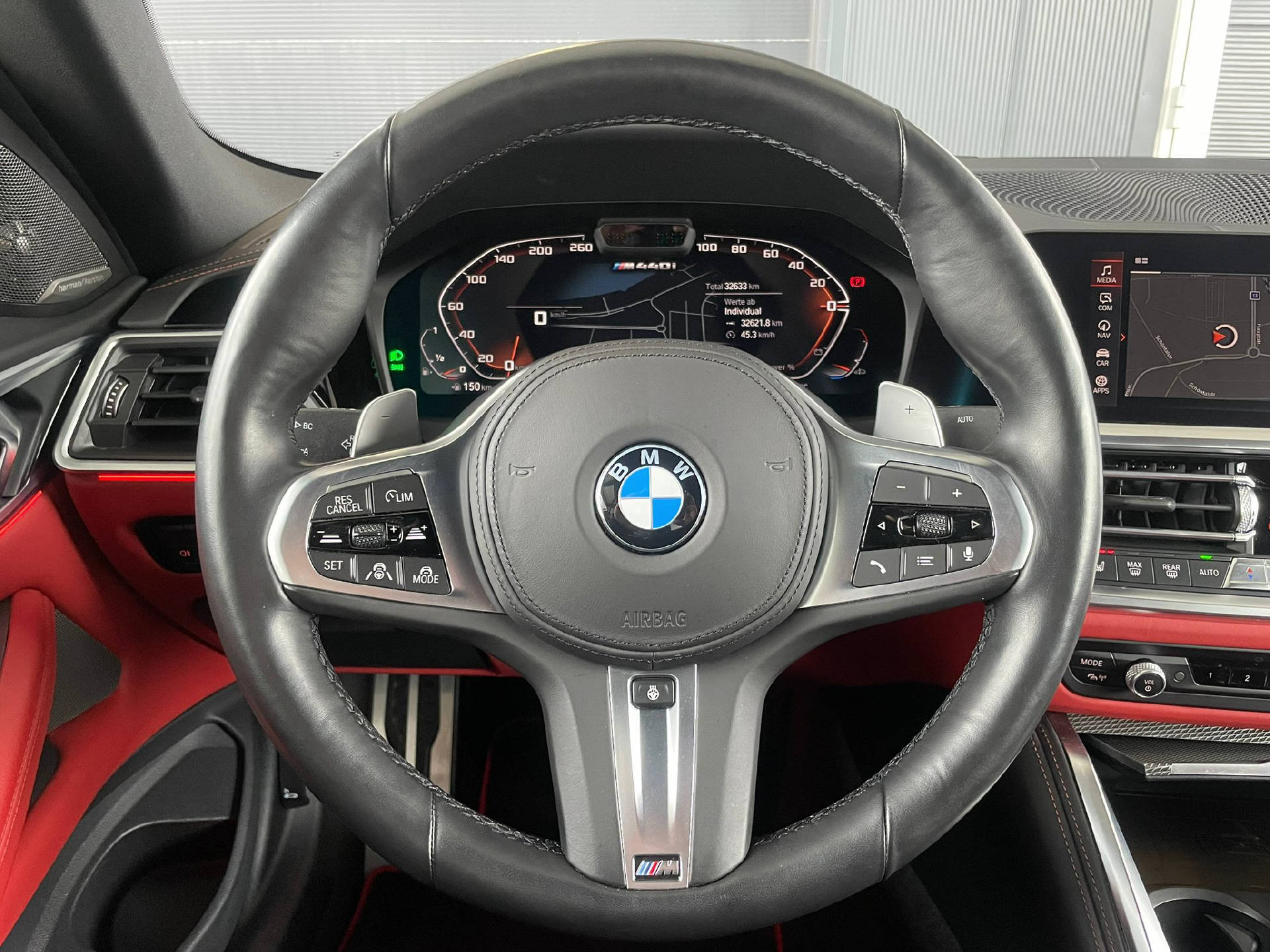 BMW M440i xDrive Cabrio-image-9