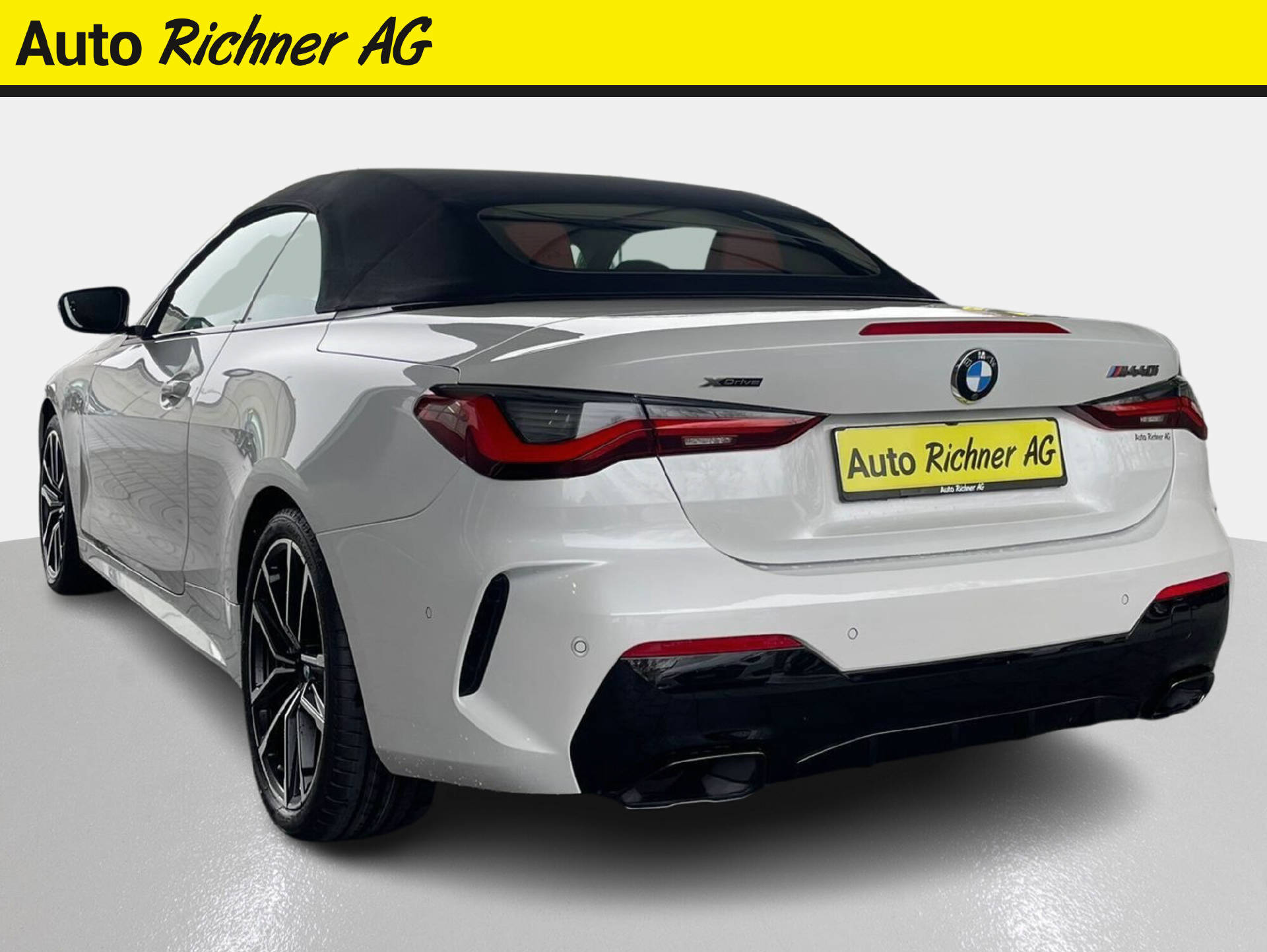 BMW M440i xDrive Cabrio-image-4