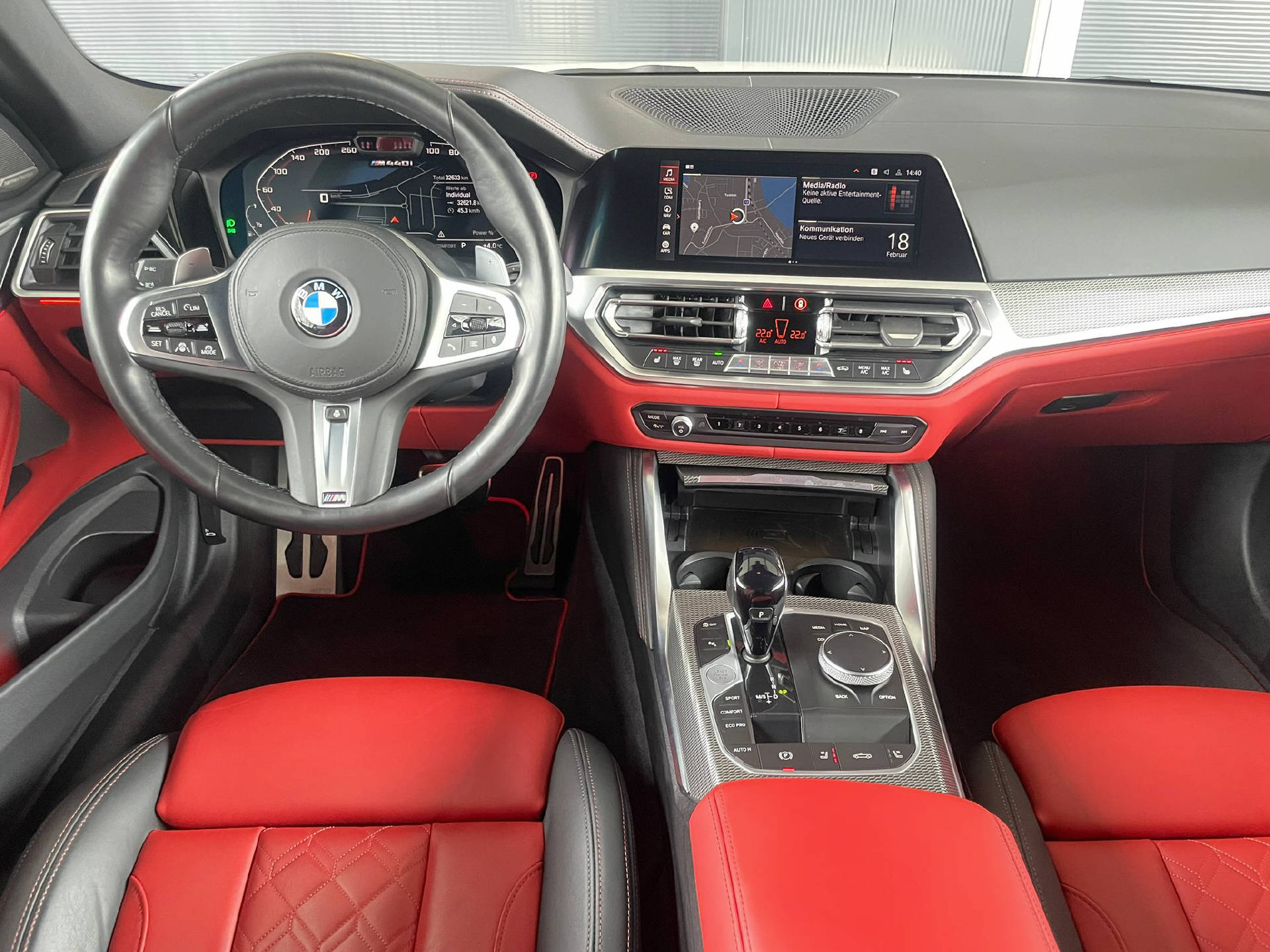 BMW M440i xDrive Cabrio-image-8