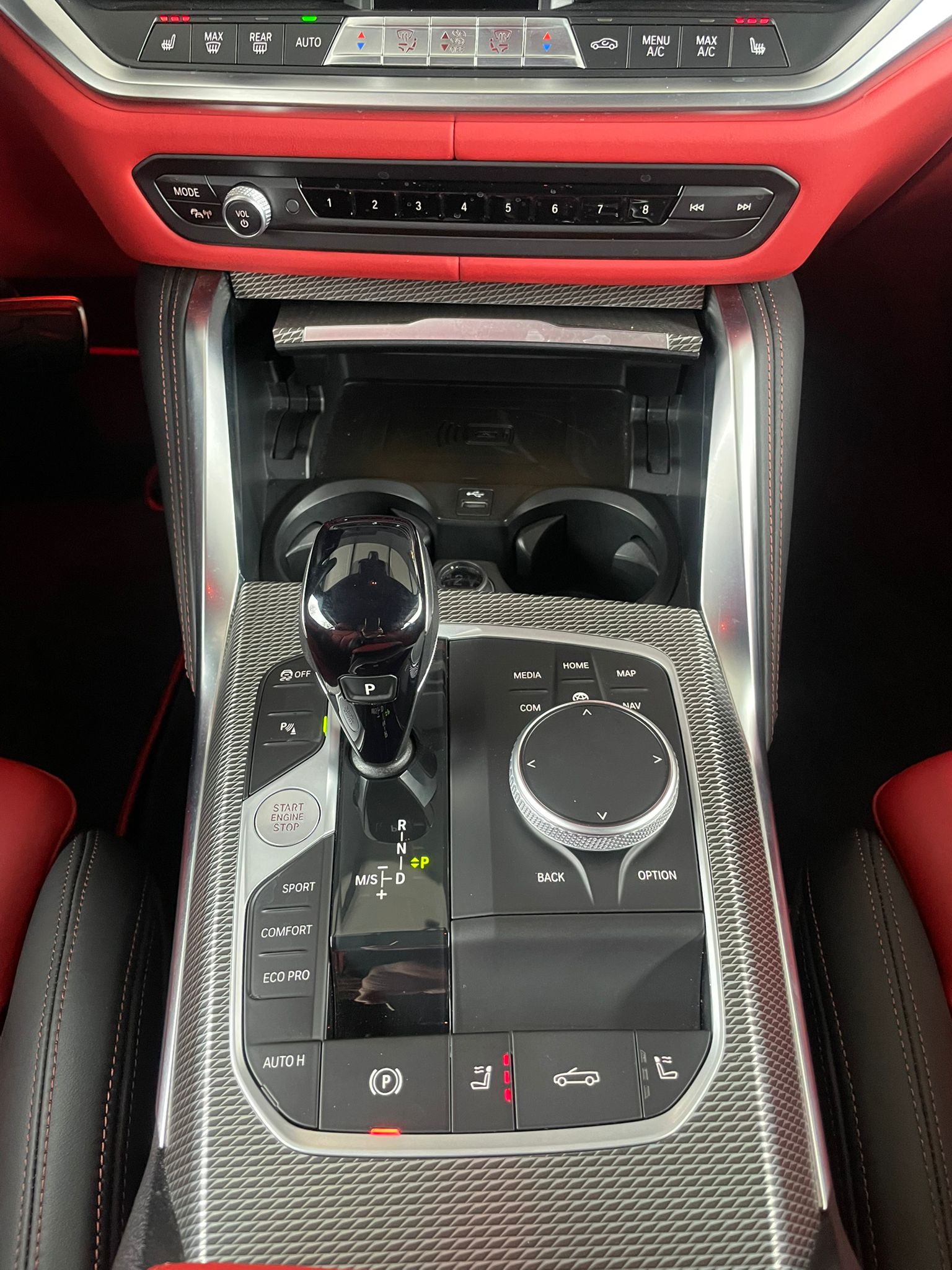 BMW M440i xDrive Cabrio-image-12