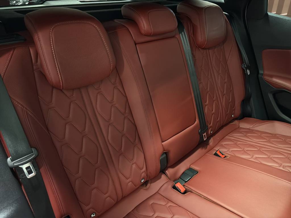PEUGEOT 3008 1.2 PureTech GT Pack EAT8-image-8