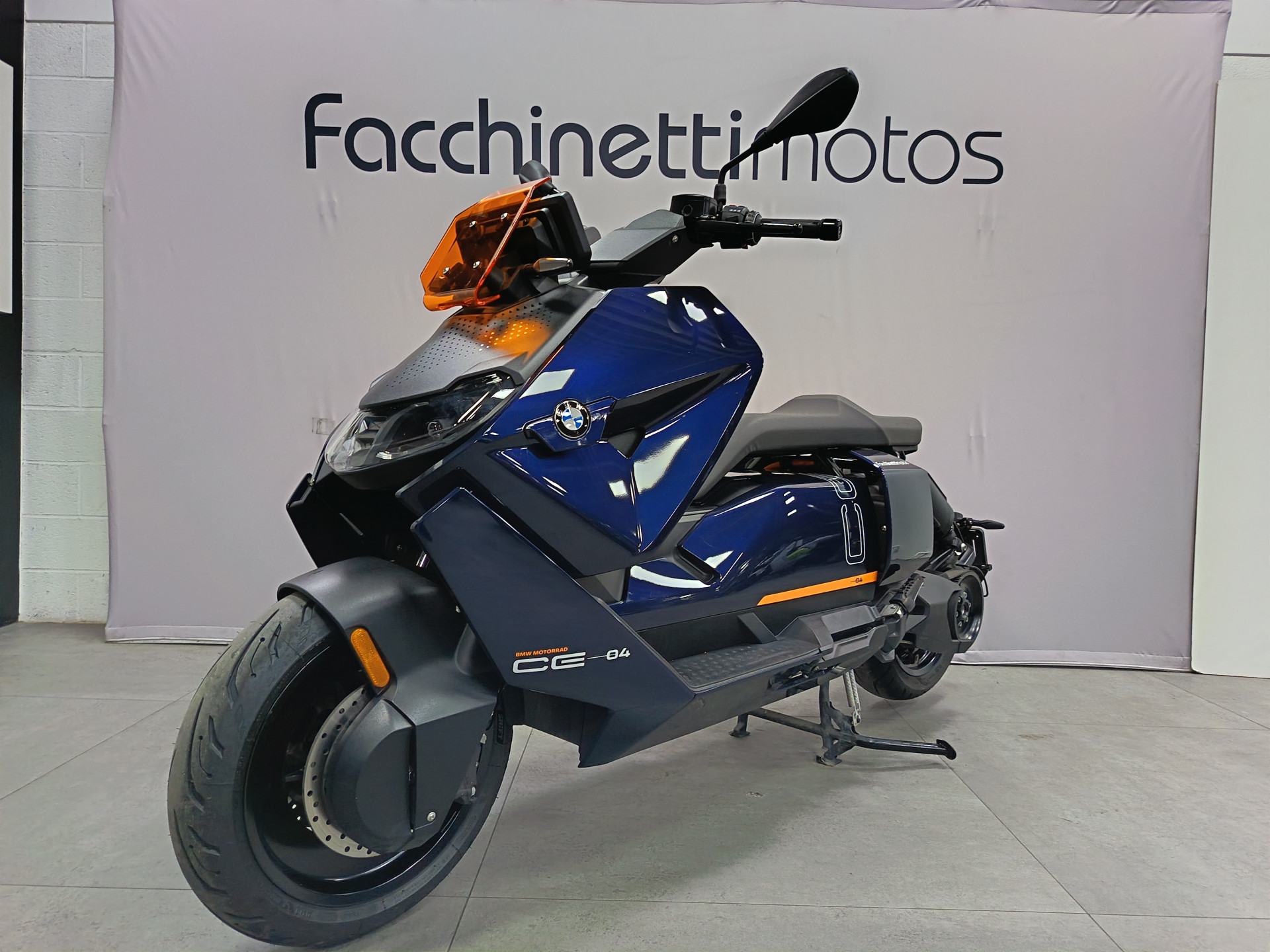 BMW CE 04 Avantgarde *** Leasing 3.9% ***-showroom-element-2