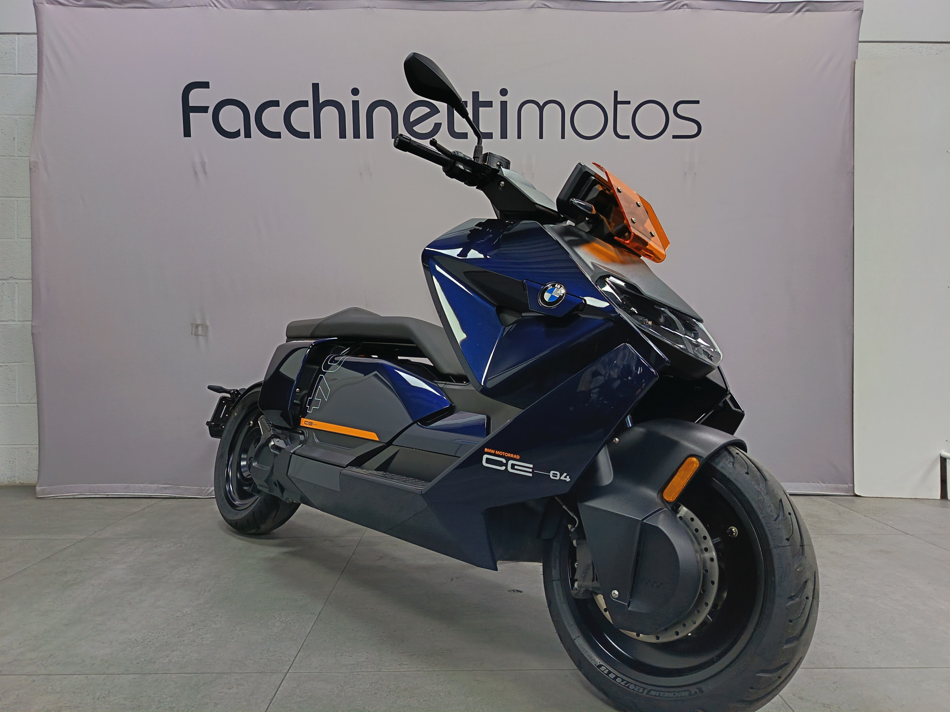 BMW CE 04 Avantgarde *** Leasing 3.9% ***-showroom-element-1