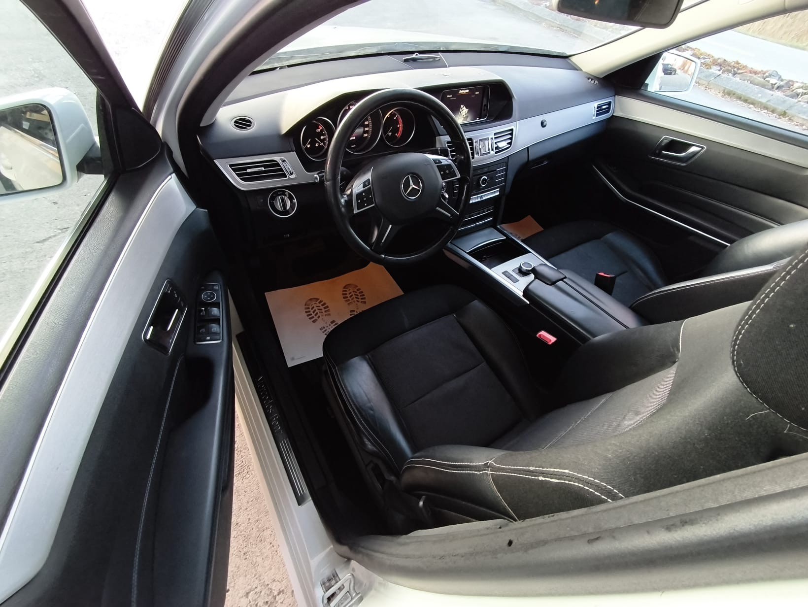 MERCEDES-BENZ E 350 BlueTEC Avantgarde 4Matic 7G-Tronic-image-11
