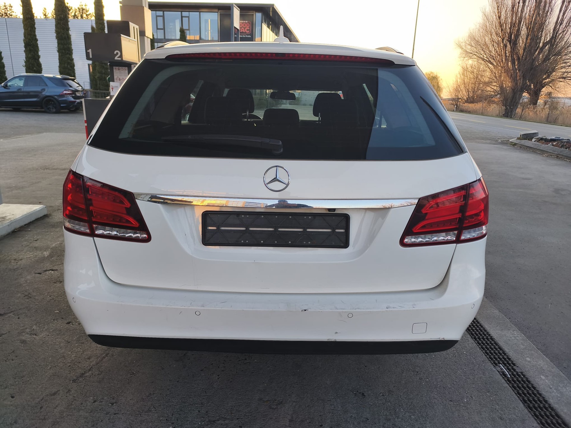 MERCEDES-BENZ E 350 BlueTEC Avantgarde 4Matic 7G-Tronic-image-8