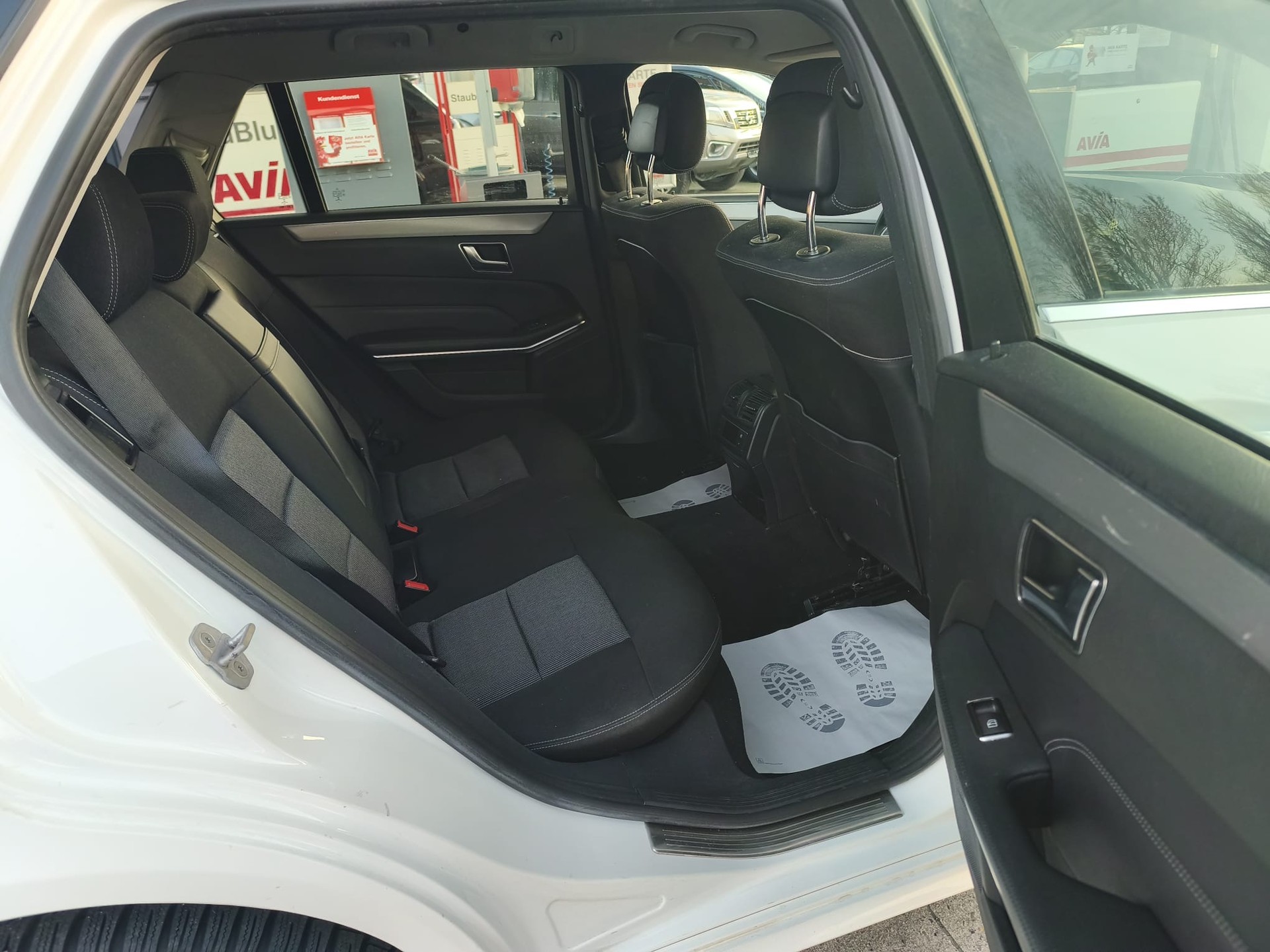 MERCEDES-BENZ E 350 BlueTEC Avantgarde 4Matic 7G-Tronic-image-12