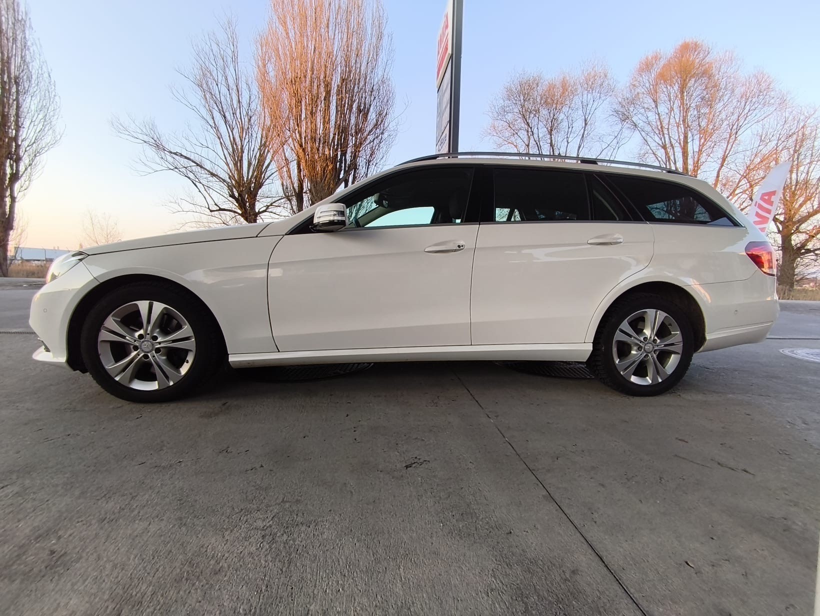 MERCEDES-BENZ E 350 BlueTEC Avantgarde 4Matic 7G-Tronic-image-5