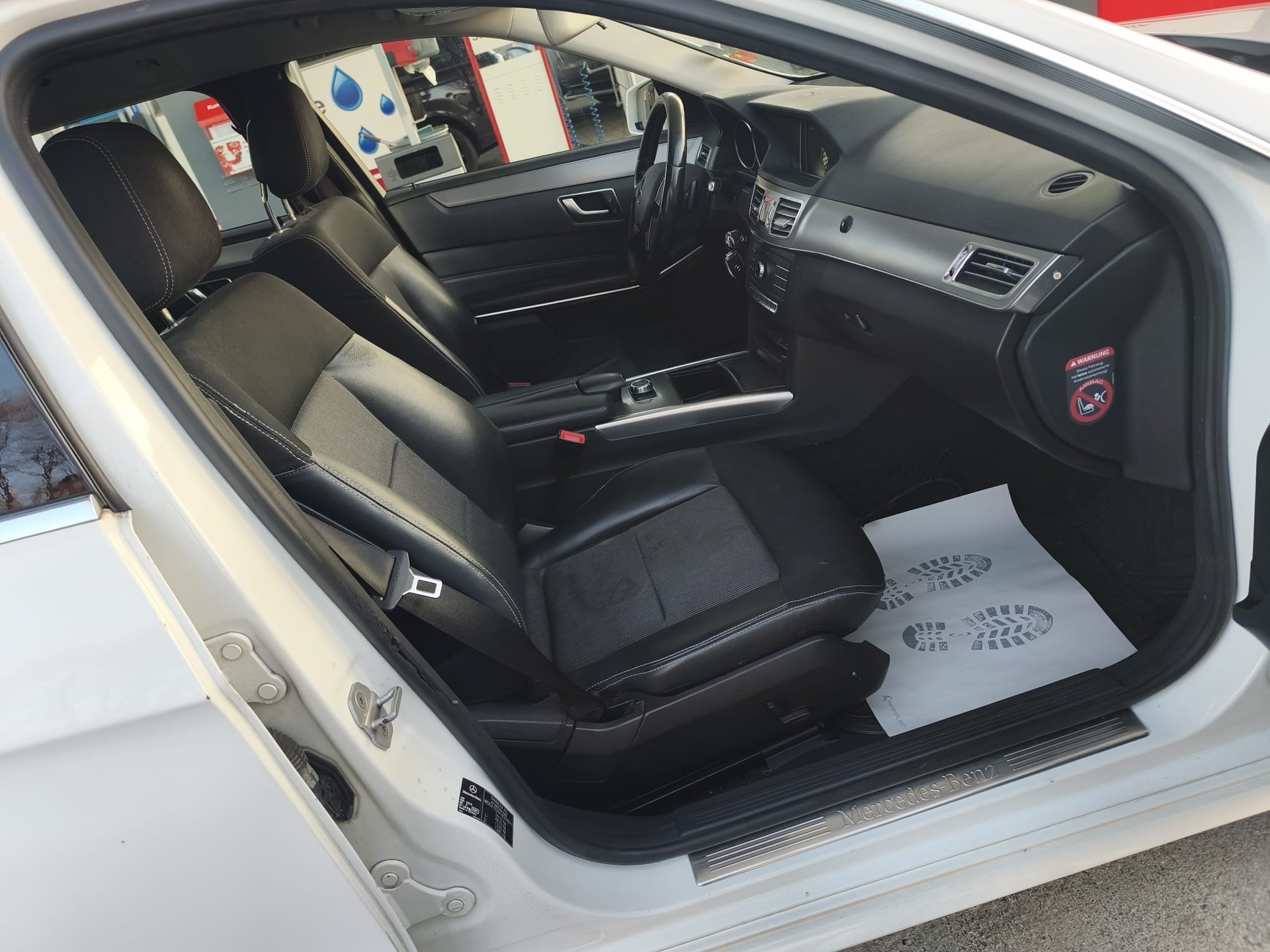 MERCEDES-BENZ E 350 BlueTEC Avantgarde 4Matic 7G-Tronic-image-14
