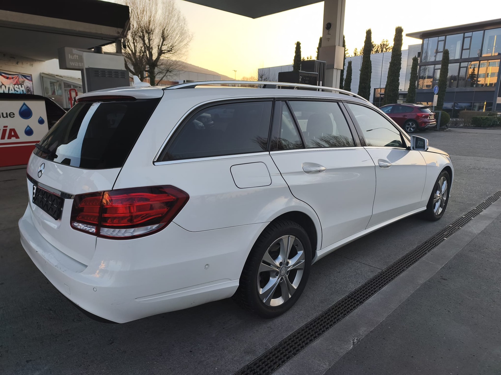 MERCEDES-BENZ E 350 BlueTEC Avantgarde 4Matic 7G-Tronic-image-2
