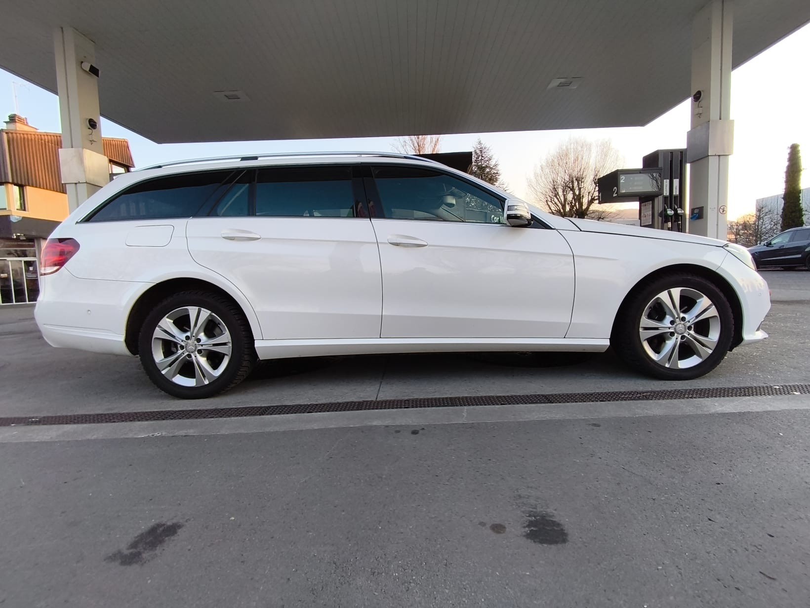 MERCEDES-BENZ E 350 BlueTEC Avantgarde 4Matic 7G-Tronic-image-6