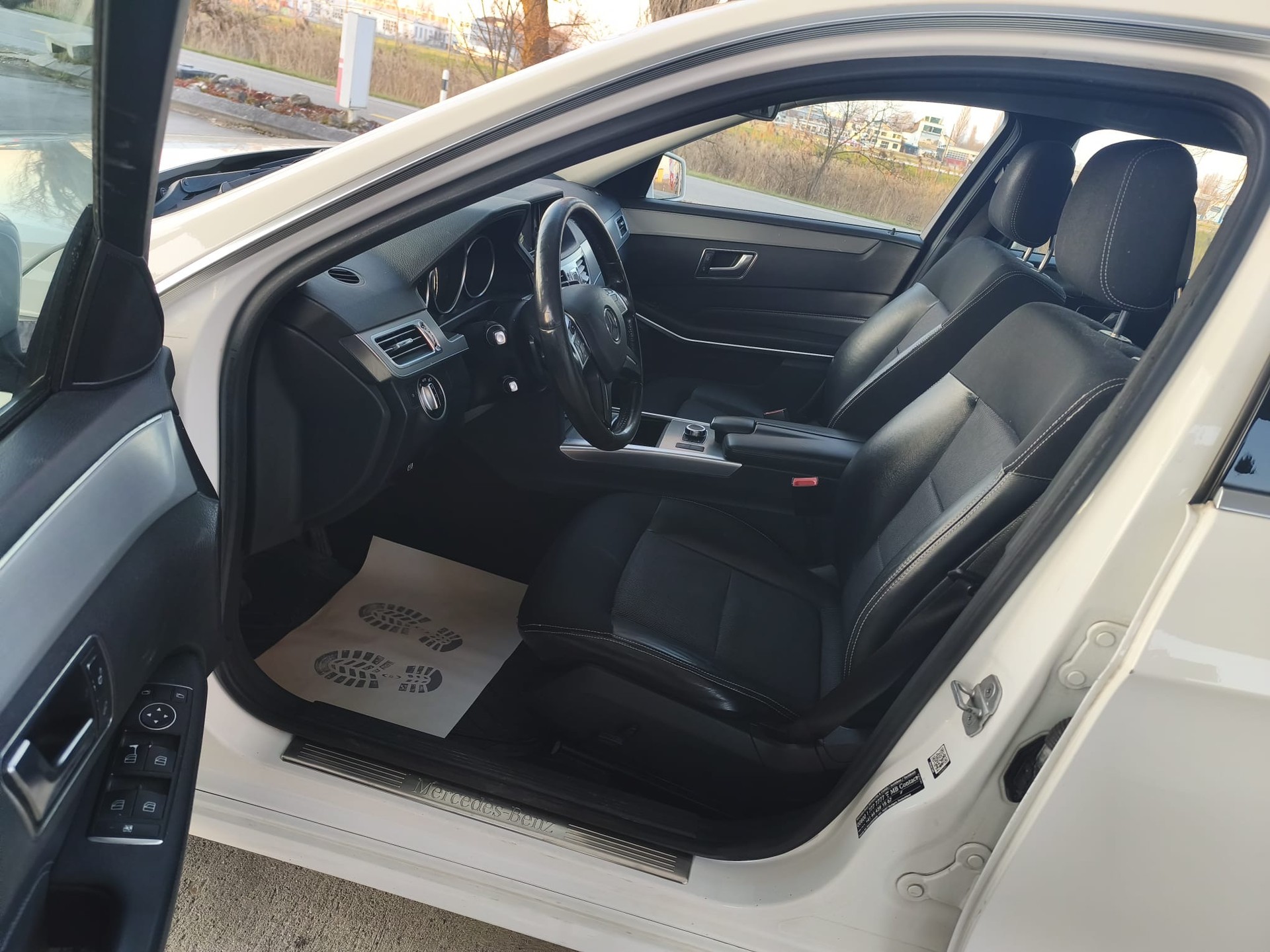 MERCEDES-BENZ E 350 BlueTEC Avantgarde 4Matic 7G-Tronic-image-10