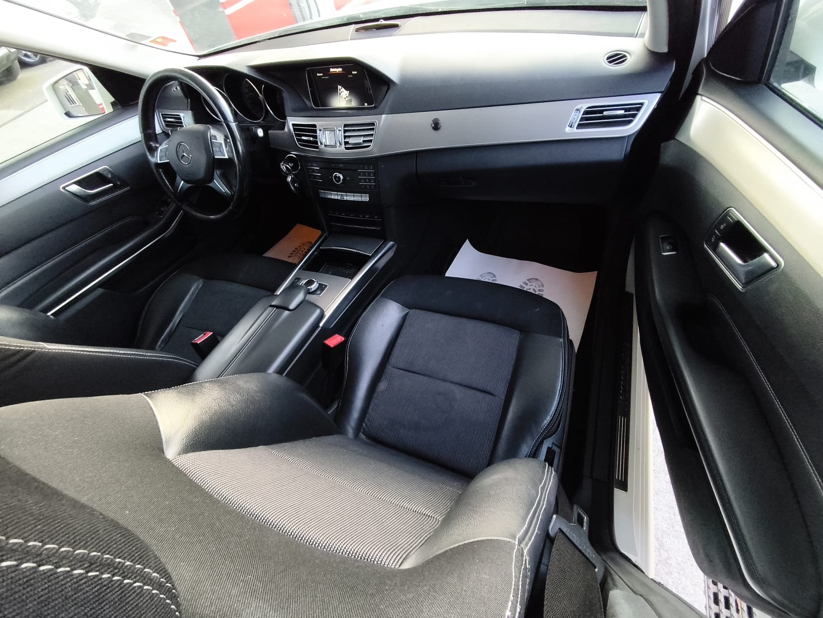 MERCEDES-BENZ E 350 BlueTEC Avantgarde 4Matic 7G-Tronic-image-15