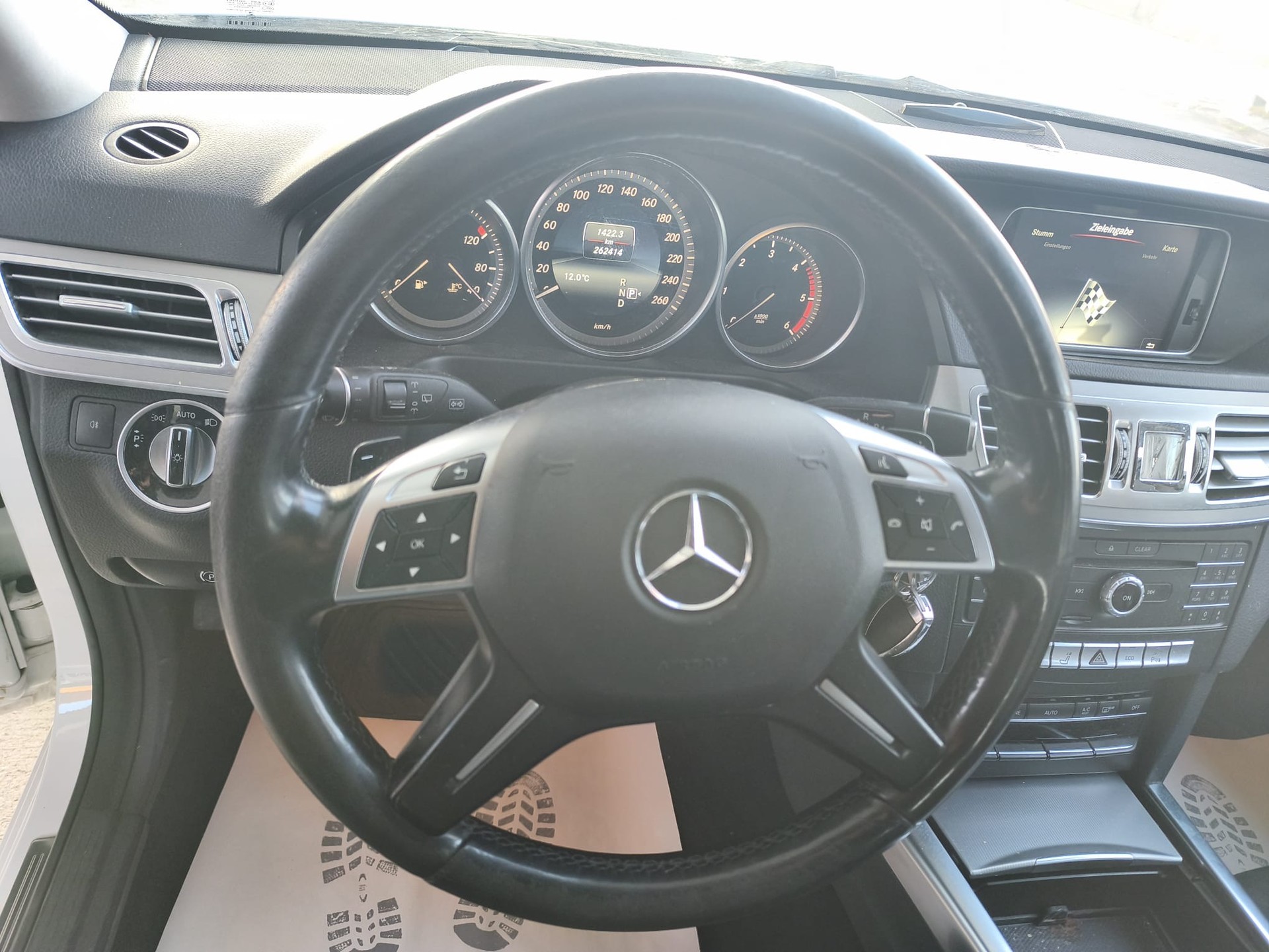 MERCEDES-BENZ E 350 BlueTEC Avantgarde 4Matic 7G-Tronic-image-9