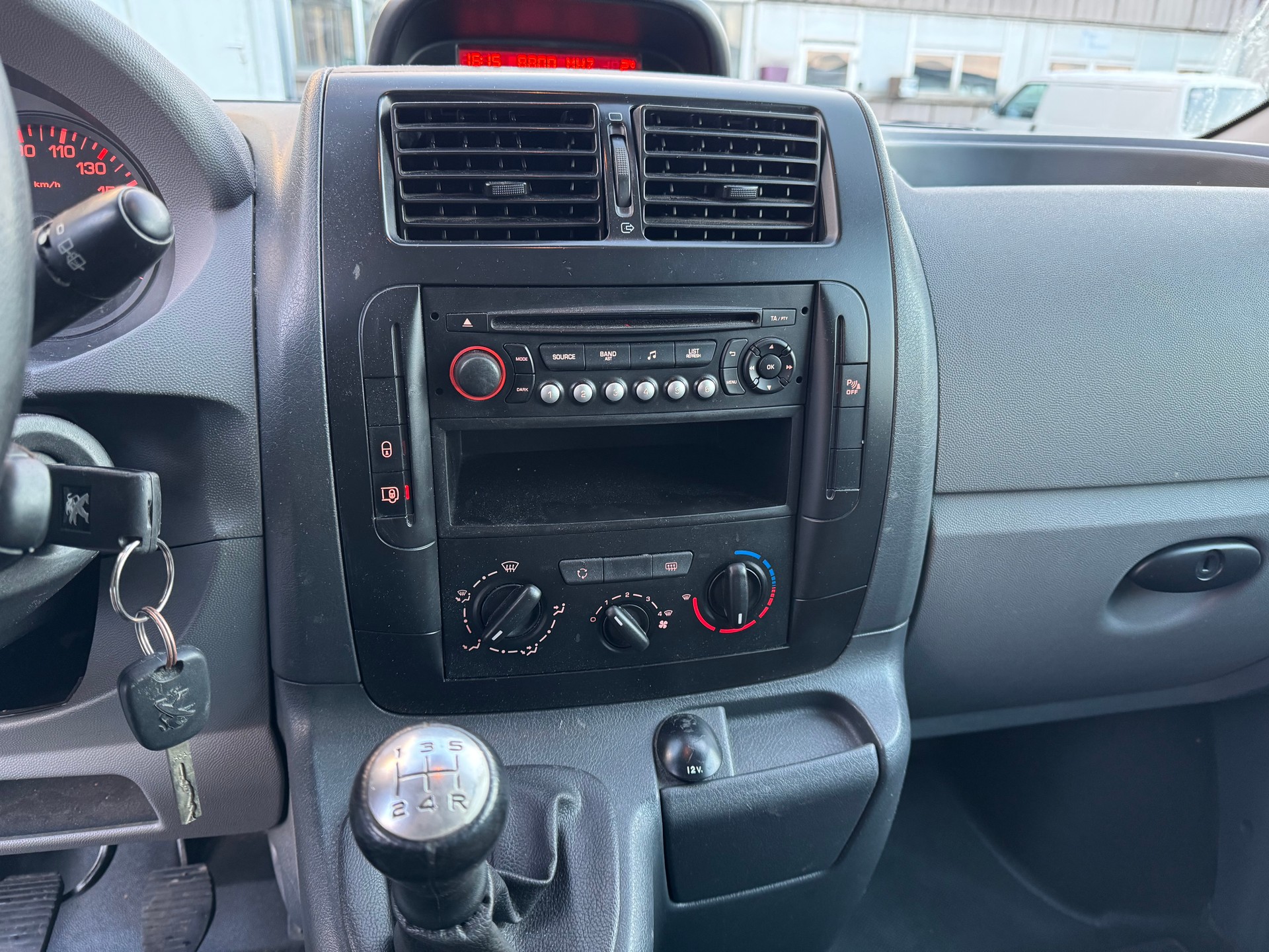 PEUGEOT Expert 1.6 HDi 227 L1H1-image-8