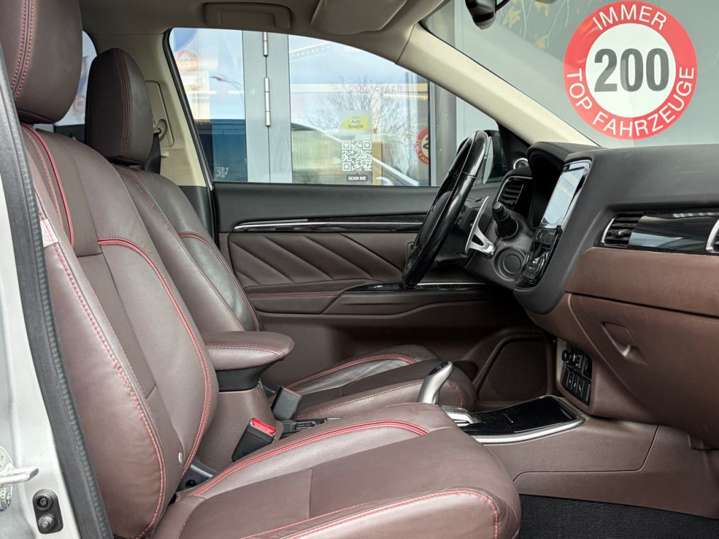 MITSUBISHI Outlander 2.0 PHEV Diamond 4WD Automatic-image-9
