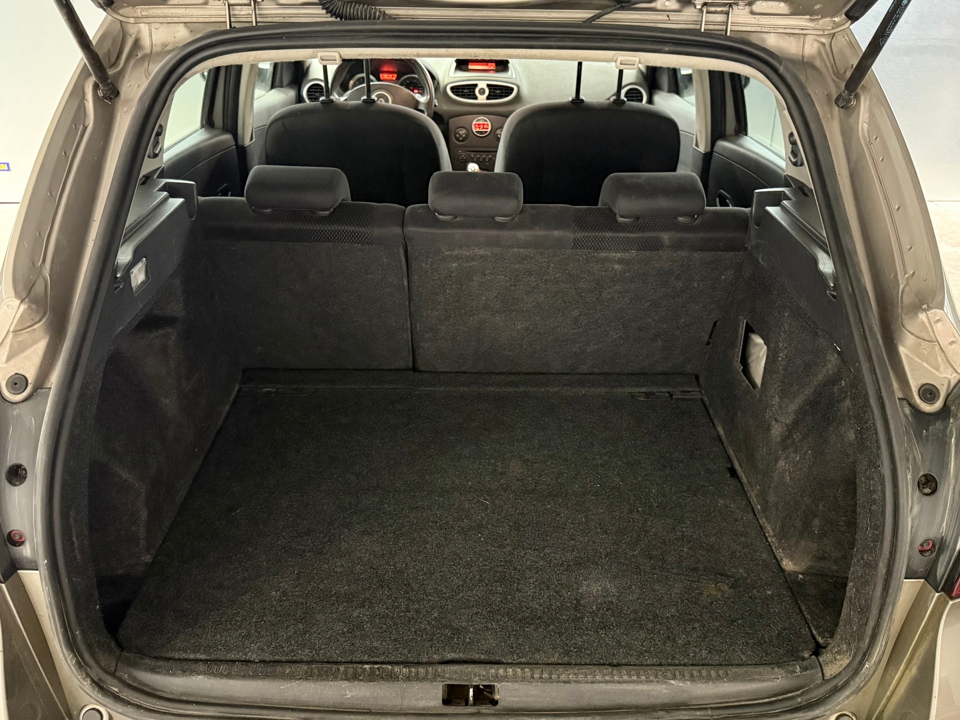 RENAULT Clio Grandtour 1.2 16V Turbo Dynamique-image-12