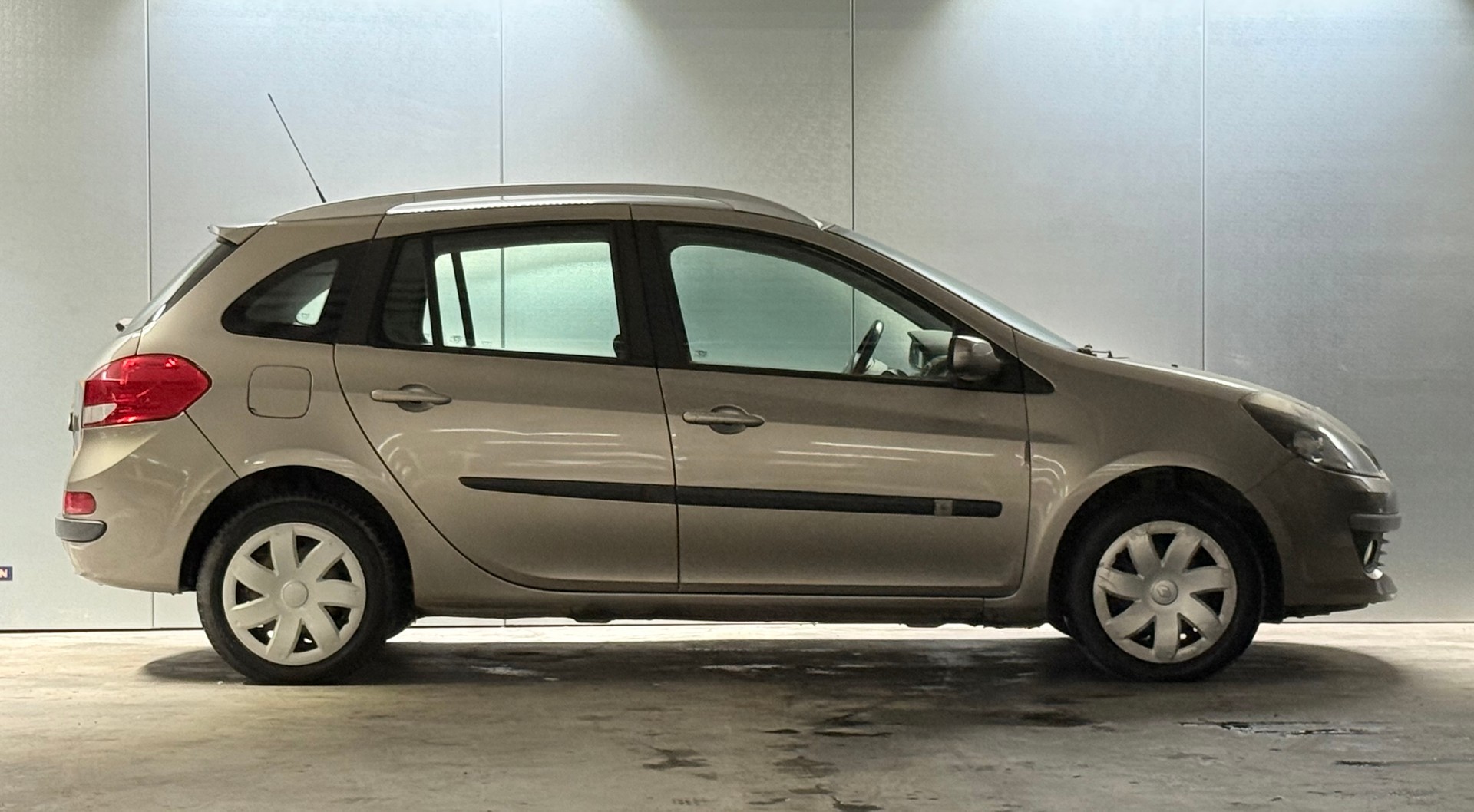 RENAULT Clio Grandtour 1.2 16V Turbo Dynamique-image-3