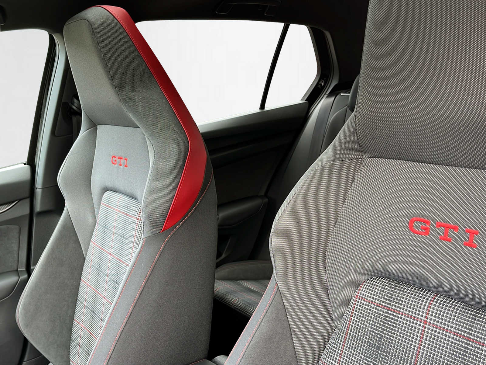 VW Golf VIII 2.0 TSI GTI DSG-image-11