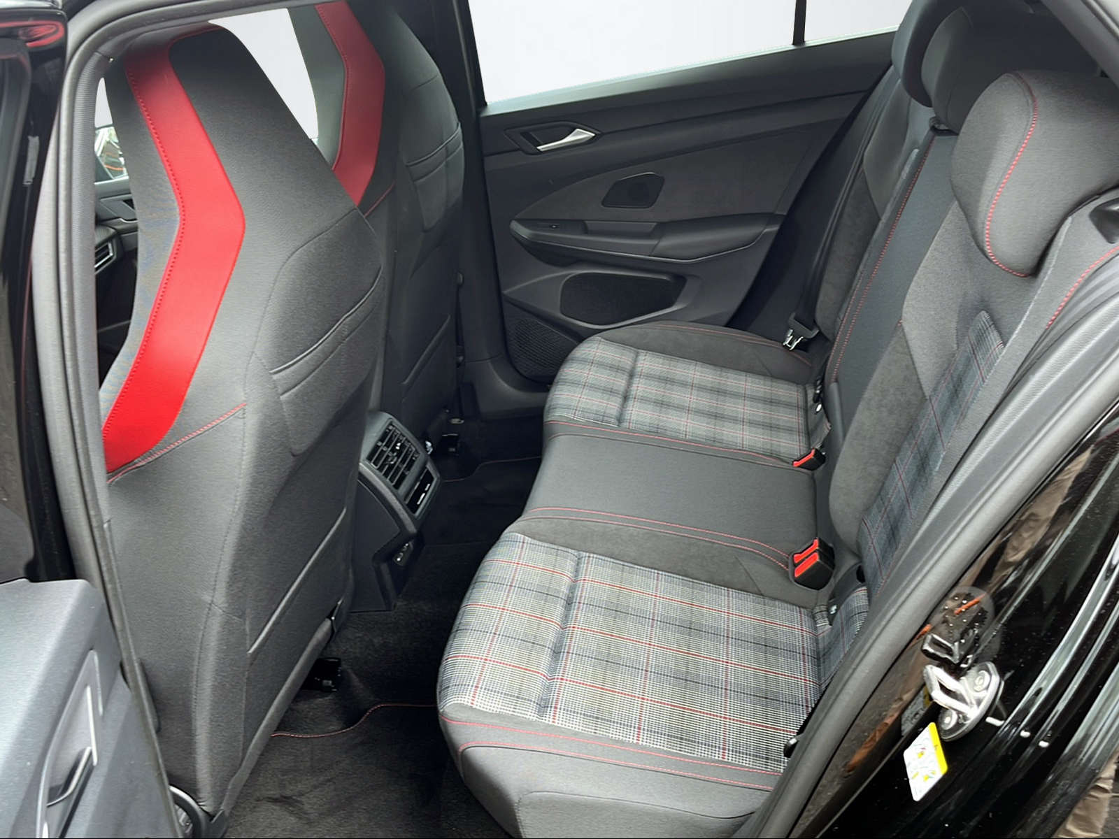 VW Golf VIII 2.0 TSI GTI DSG-image-7