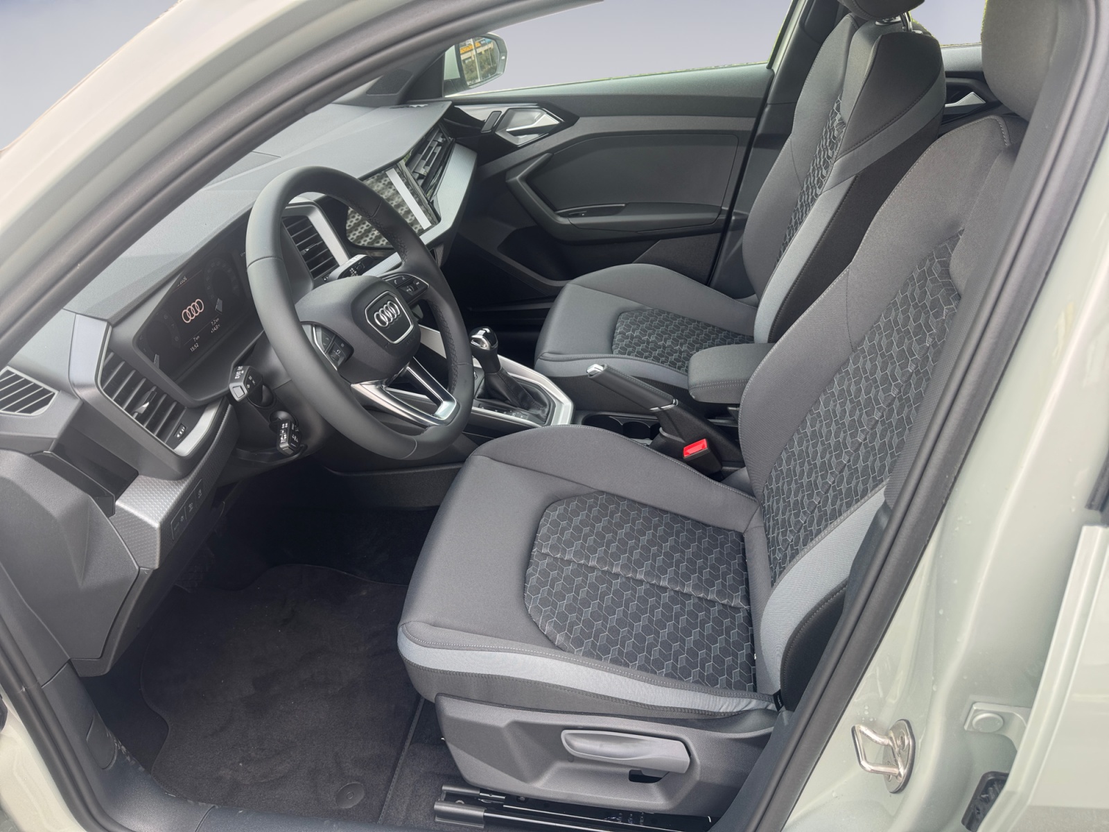 AUDI A1 Sportback 30 TFSI Attraction S-tronic-image-8