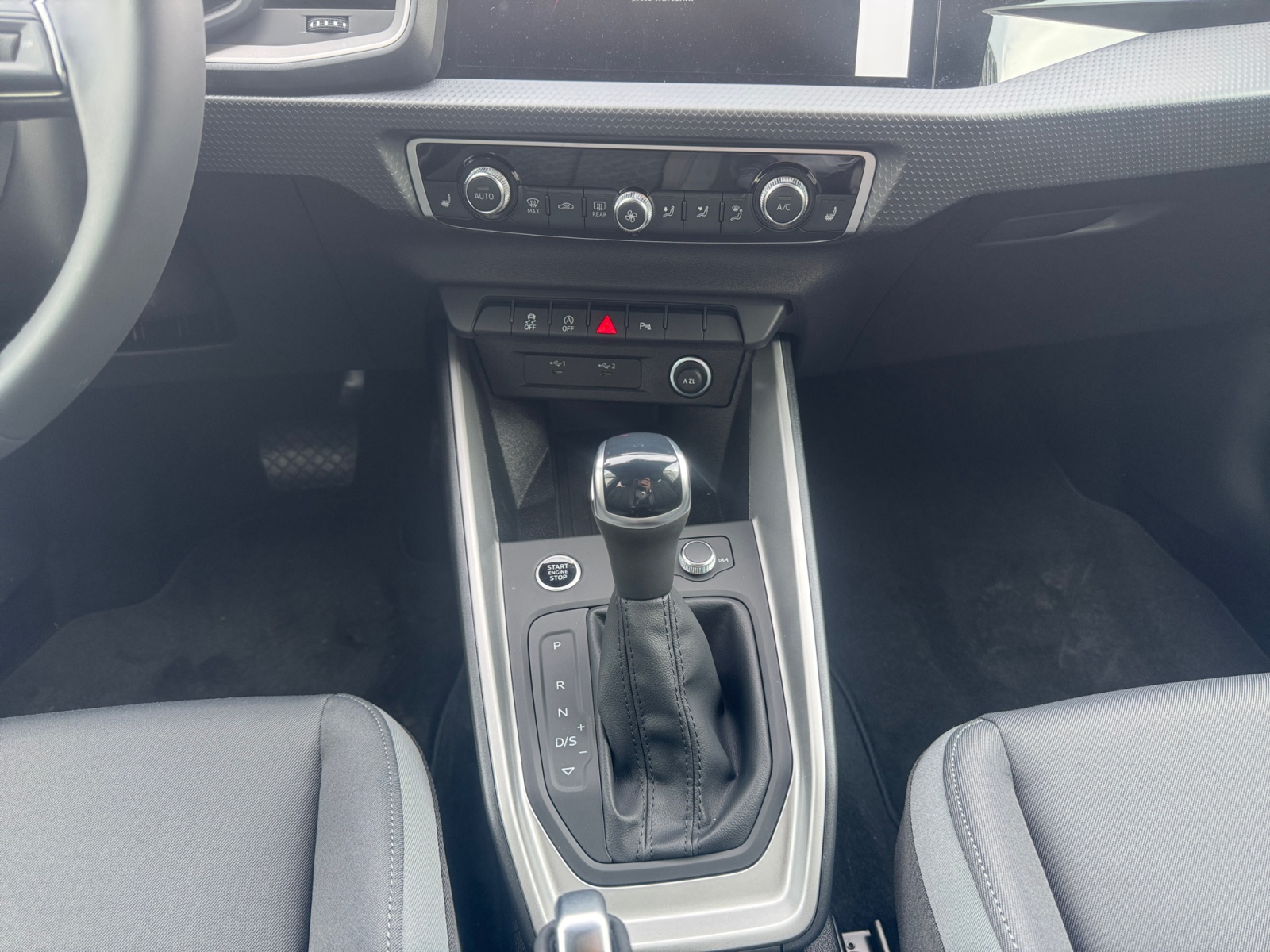 AUDI A1 Sportback 30 TFSI Attraction S-tronic-image-10