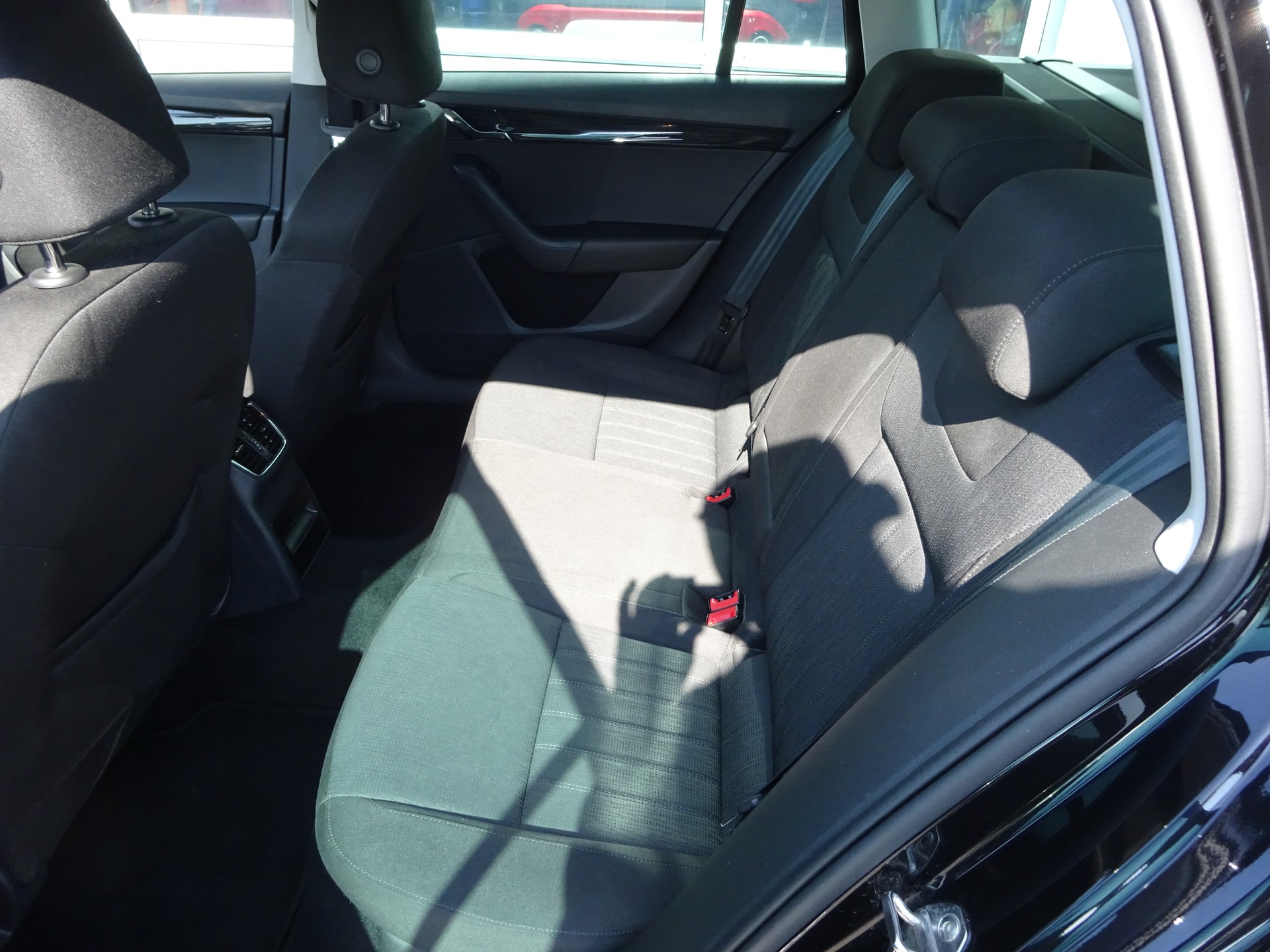 SKODA Octavia Combi 2.0 TDI Soleil 4x4 DSG-image-10