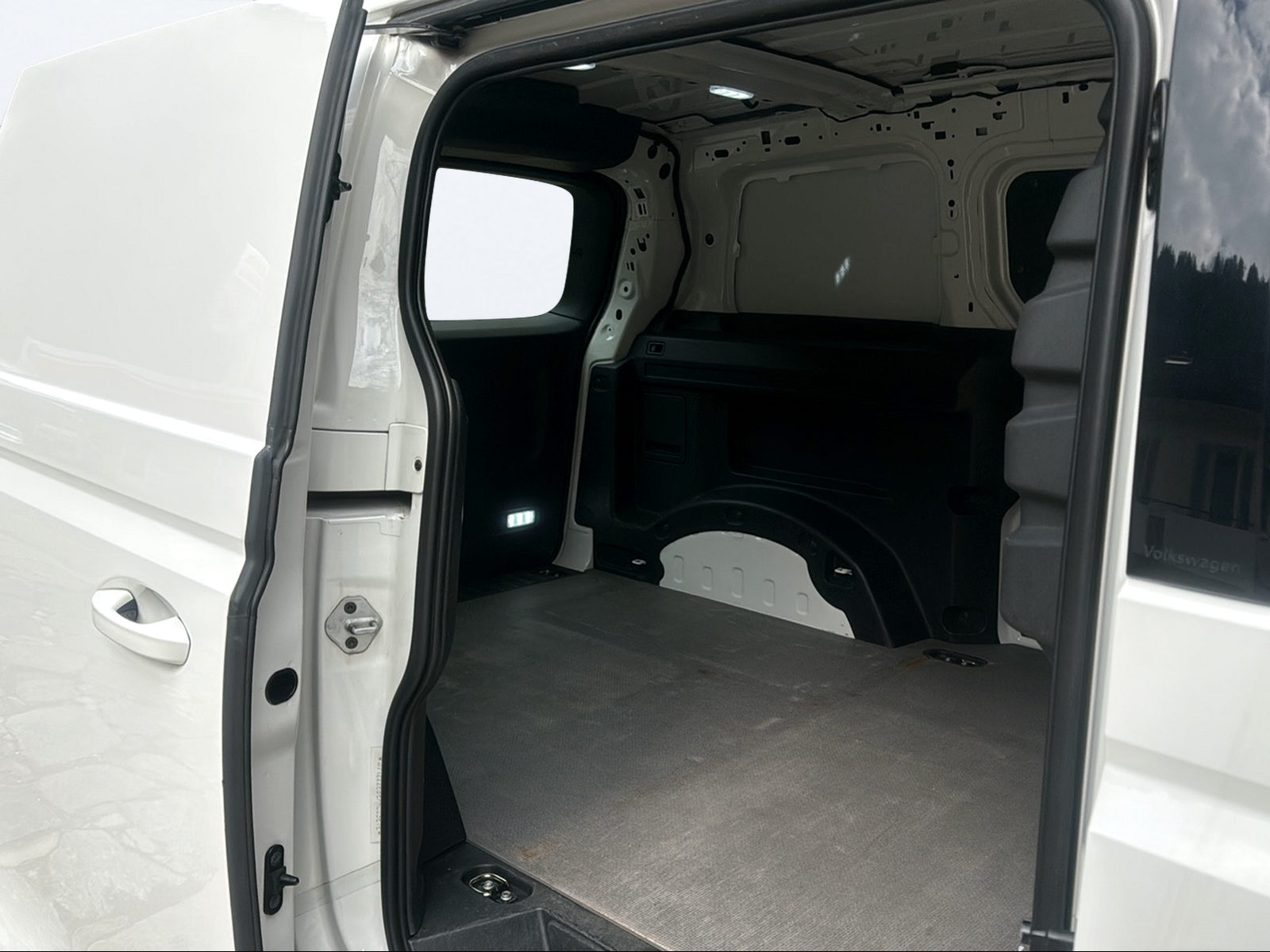 VW ID. Buzz Cargo-image-12