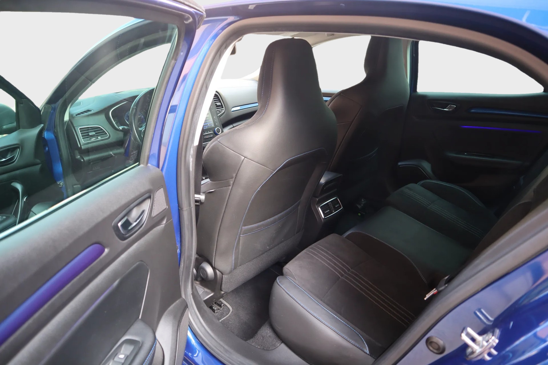 RENAULT Mégane 1.6 16V Turbo GT EDC-image-10