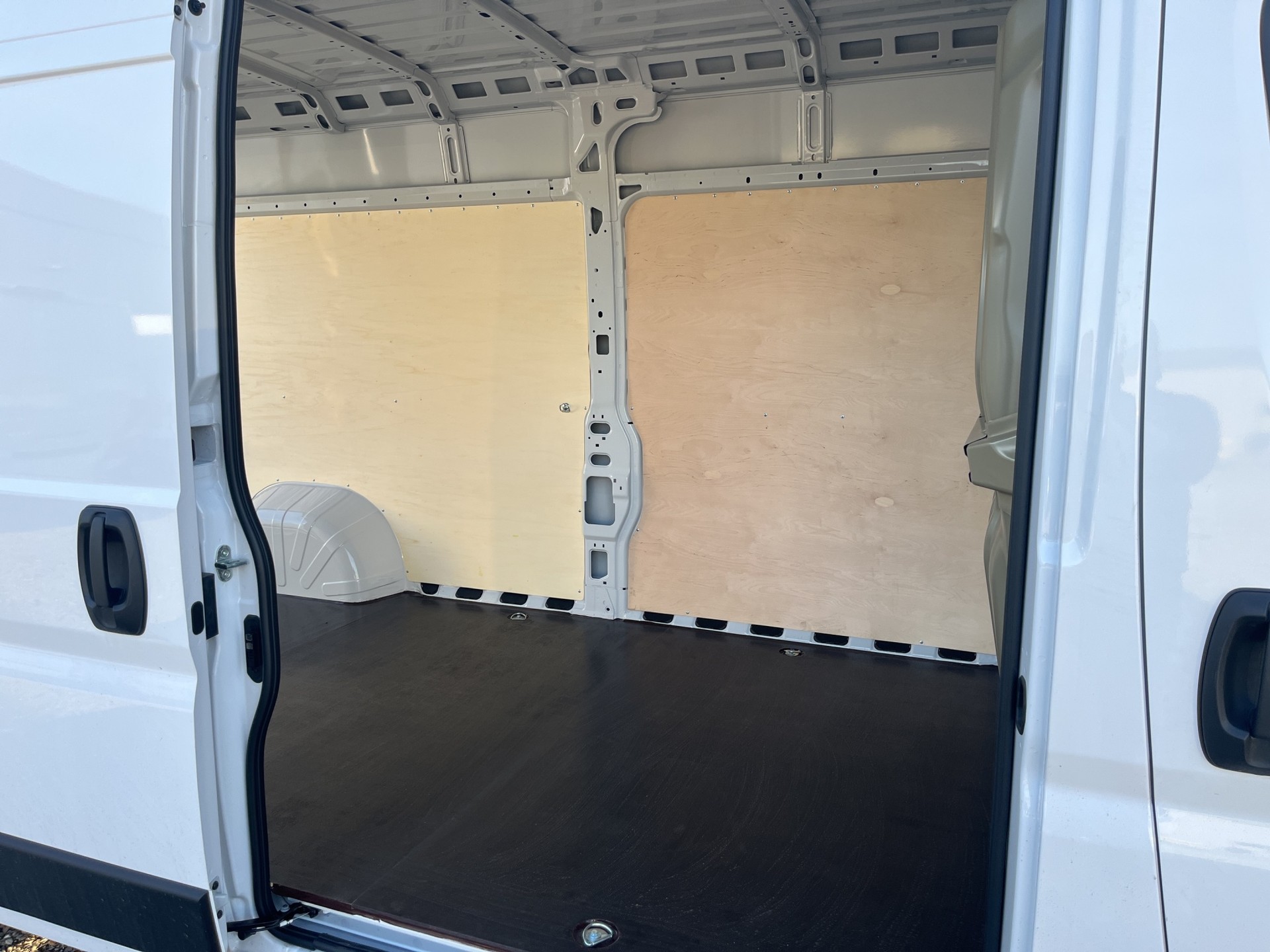FIAT Ducato L3H2, 140PS, Kasten, 270° Flügeltüren, 3 Plätzer-image-18