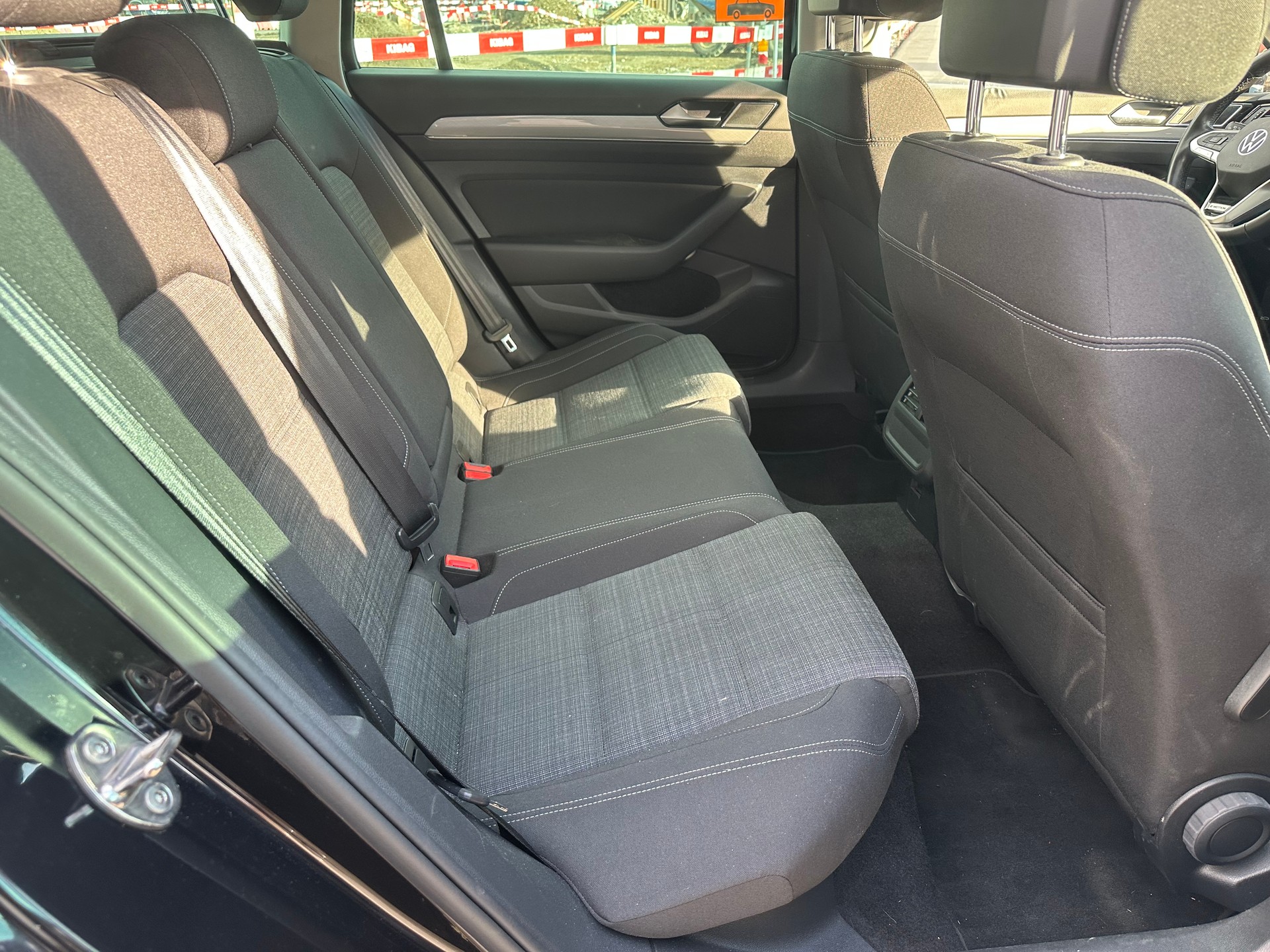 VW Passat 2.0 TDI BMT Elegance 4Motion DSG-image-12