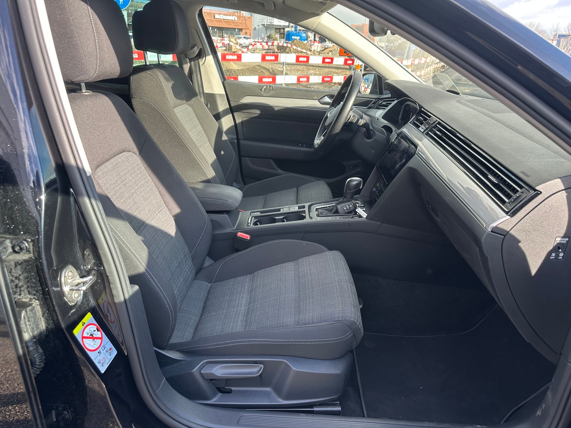 VW Passat 2.0 TDI BMT Elegance 4Motion DSG-image-11
