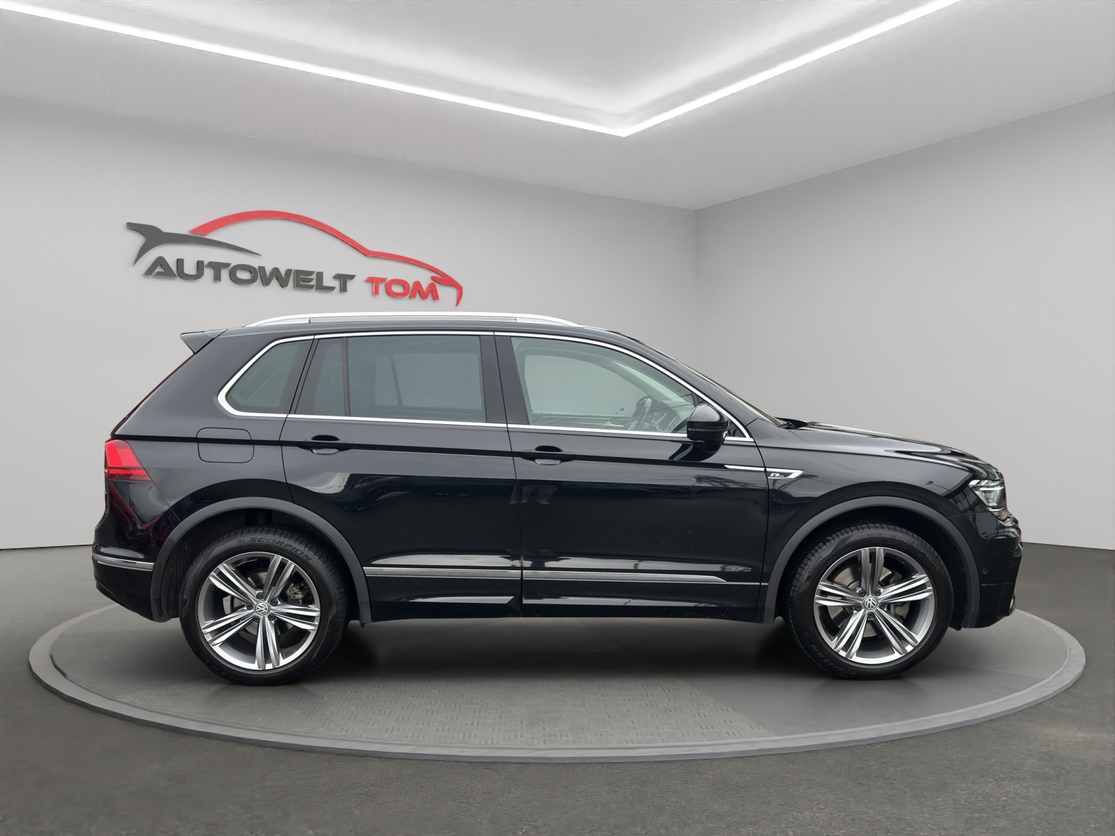 VW Tiguan 2.0TSI Highline R-Line 4Motion DSG-image-5