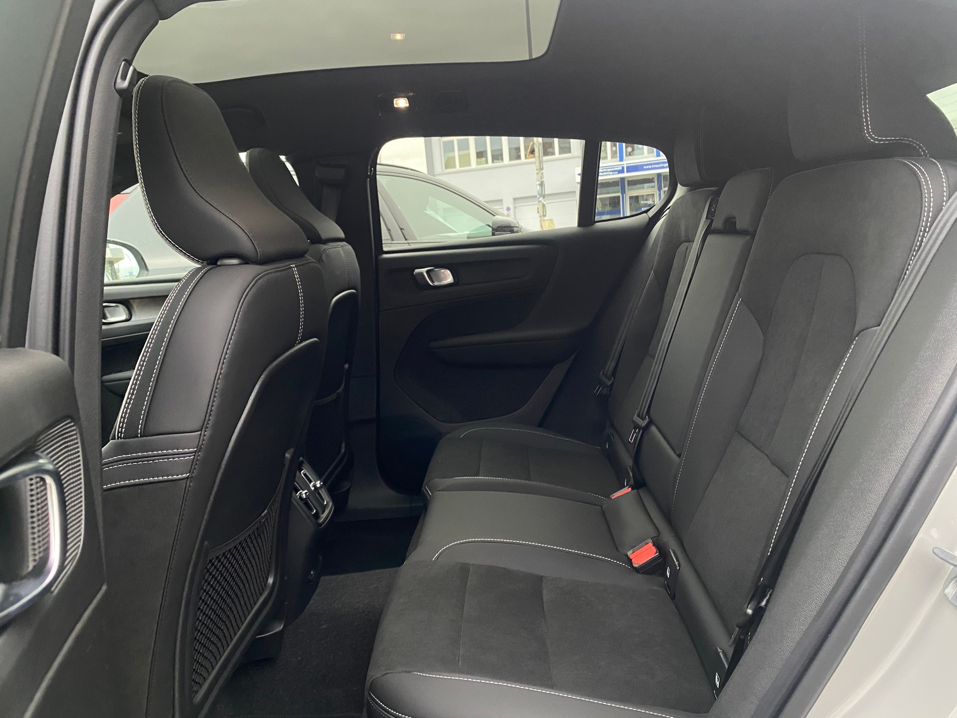 VOLVO C40 Recharge Twin-image-12