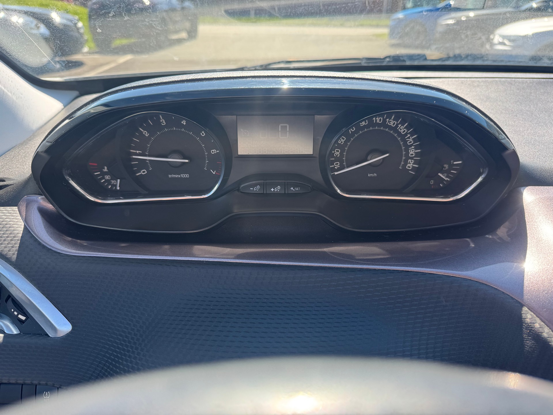 PEUGEOT 2008 1.6 VTI Active-image-11