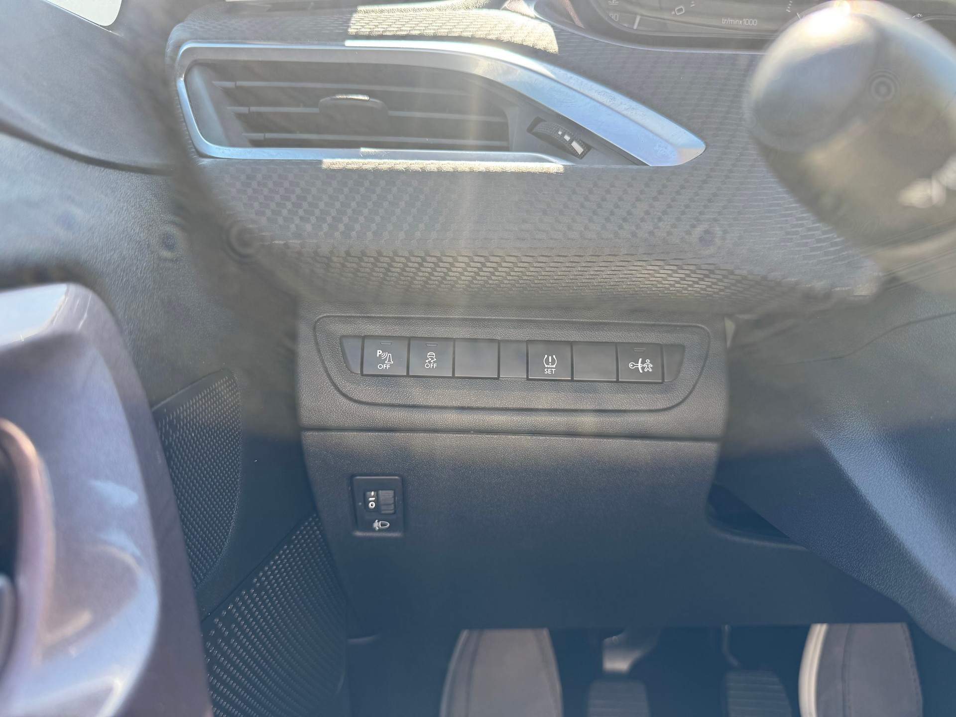 PEUGEOT 2008 1.6 VTI Active-image-14