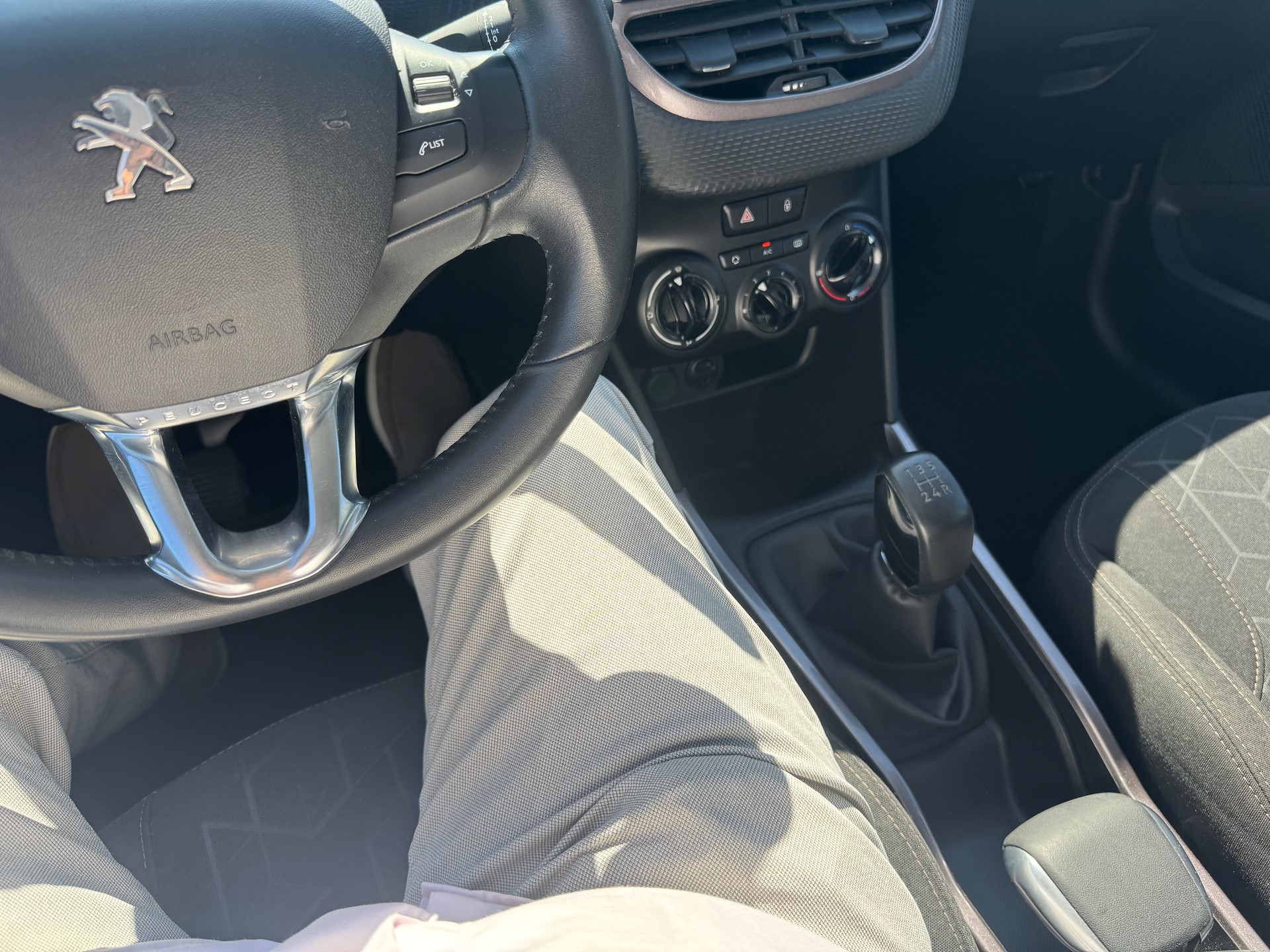 PEUGEOT 2008 1.6 VTI Active-image-17