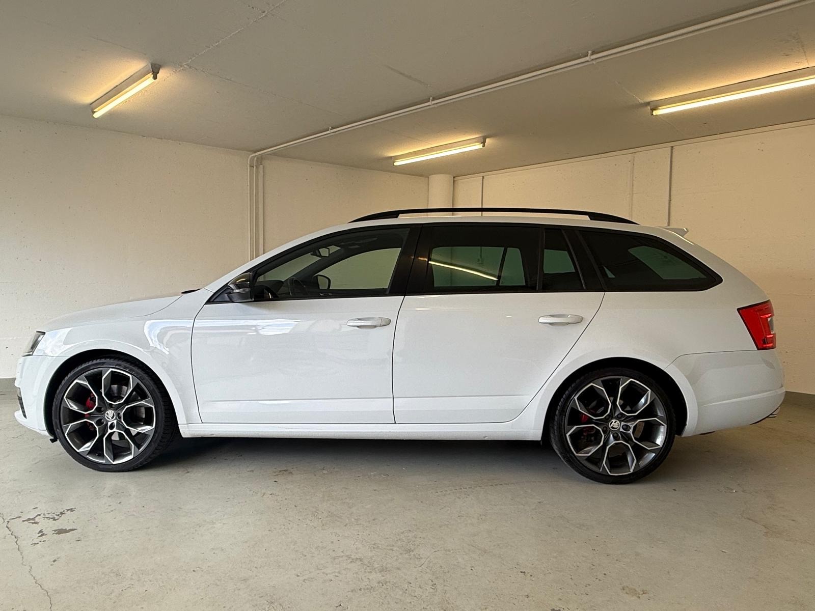 SKODA Octavia Combi 2.0 TDI RS 4x4 DSG-image-2