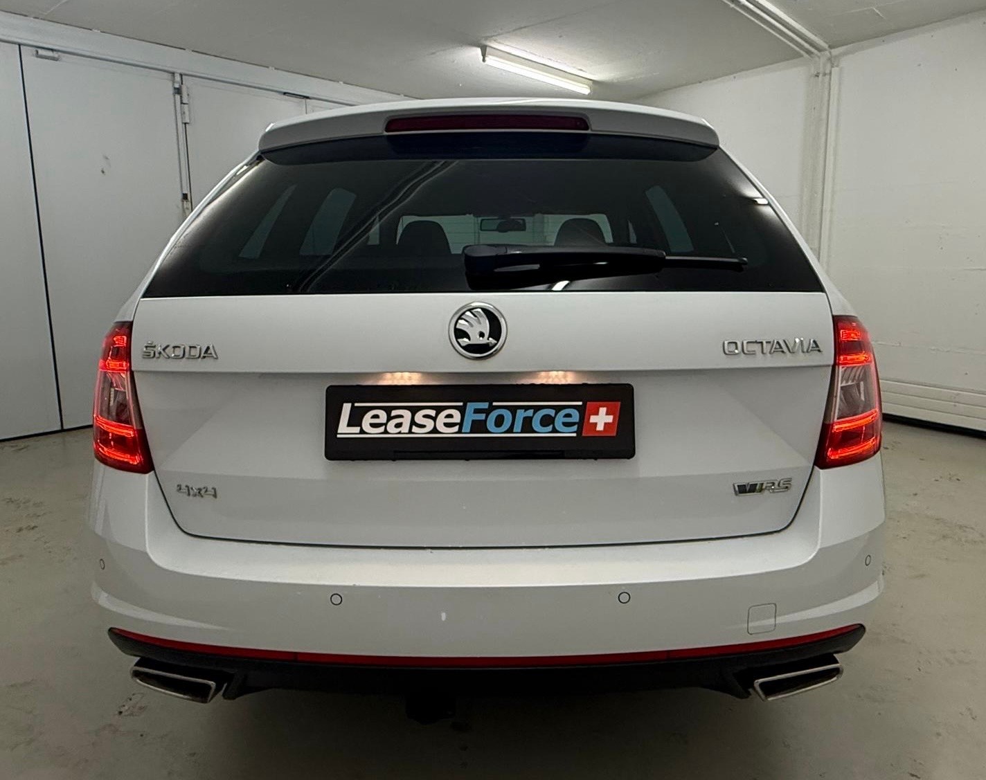 SKODA Octavia Combi 2.0 TDI RS 4x4 DSG-image-3