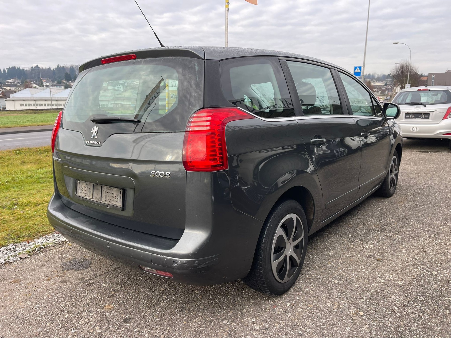 PEUGEOT 5008 2.0 HDI Business Automatic-image-4