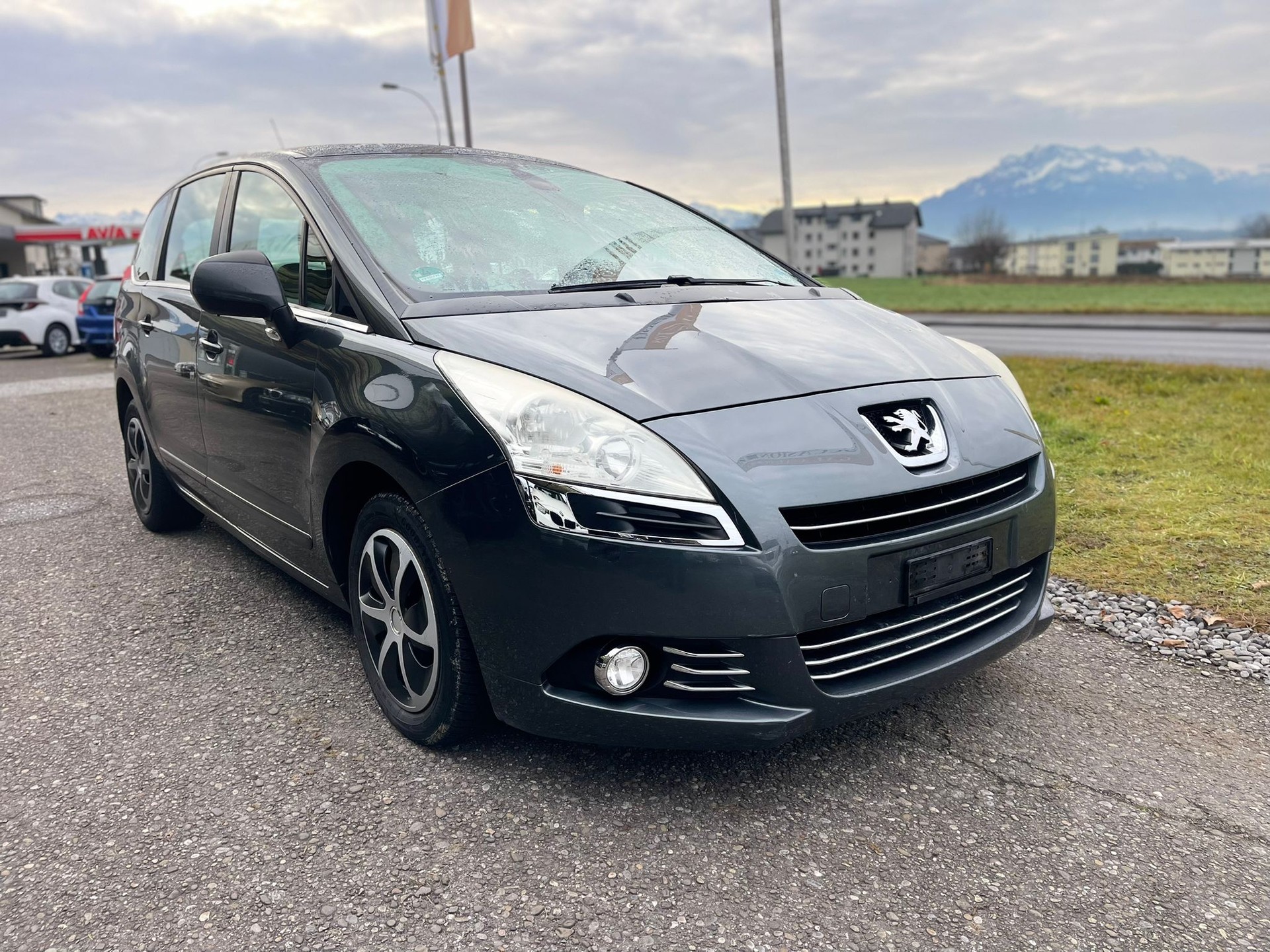 PEUGEOT 5008 2.0 HDI Business Automatic-image-2