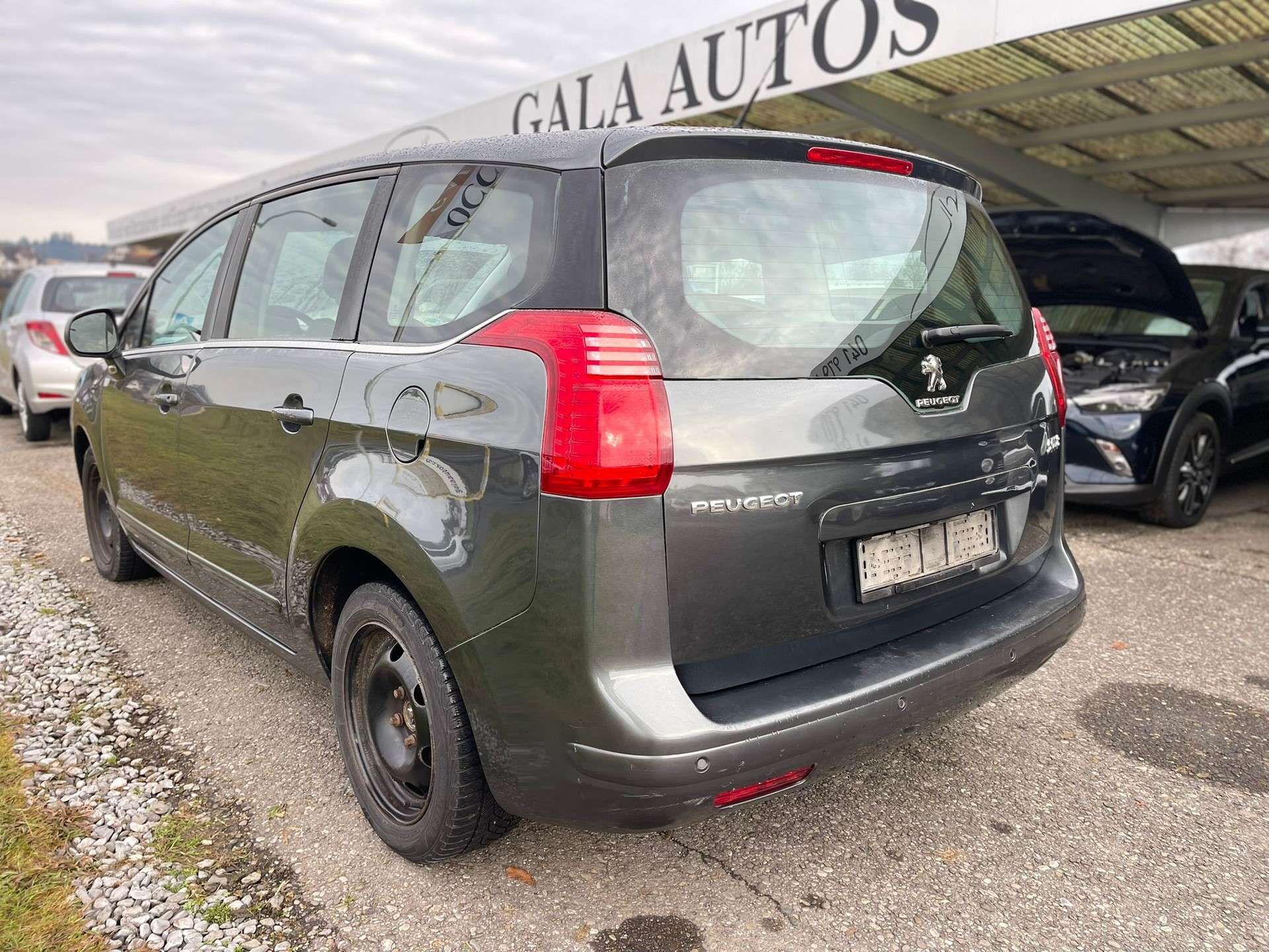 PEUGEOT 5008 2.0 HDI Business Automatic-image-3