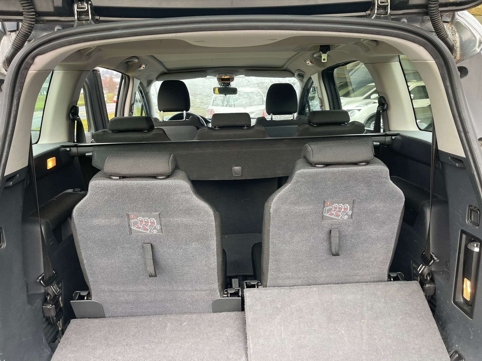 PEUGEOT 5008 2.0 HDI Business Automatic-image-11