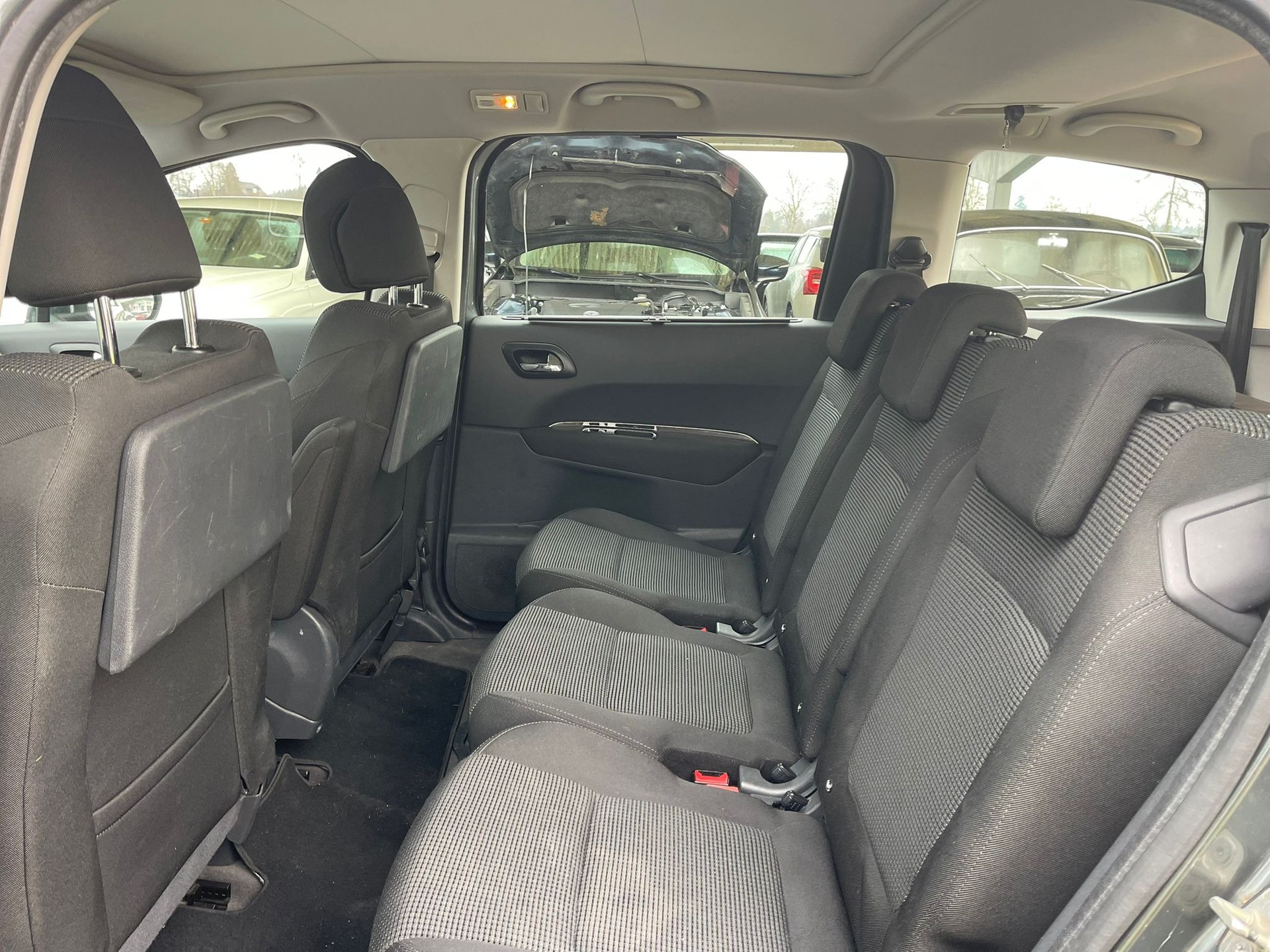 PEUGEOT 5008 2.0 HDI Business Automatic-image-10