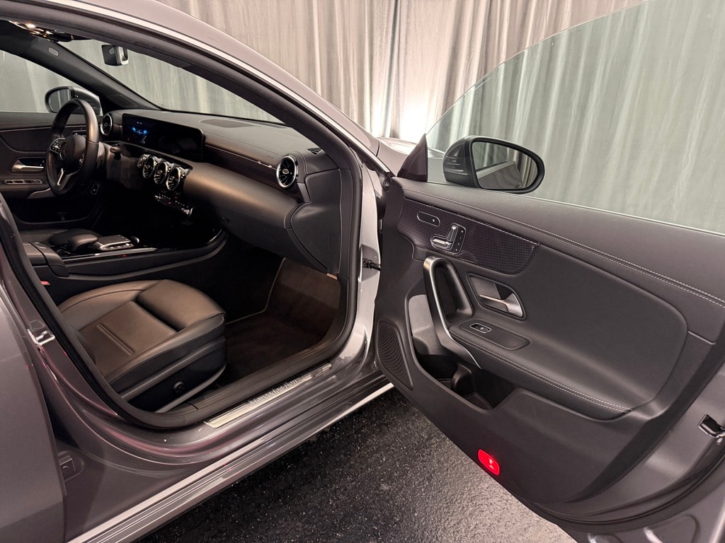 MERCEDES-BENZ CLA Shooting Brake 200 7G-DCT-image-5