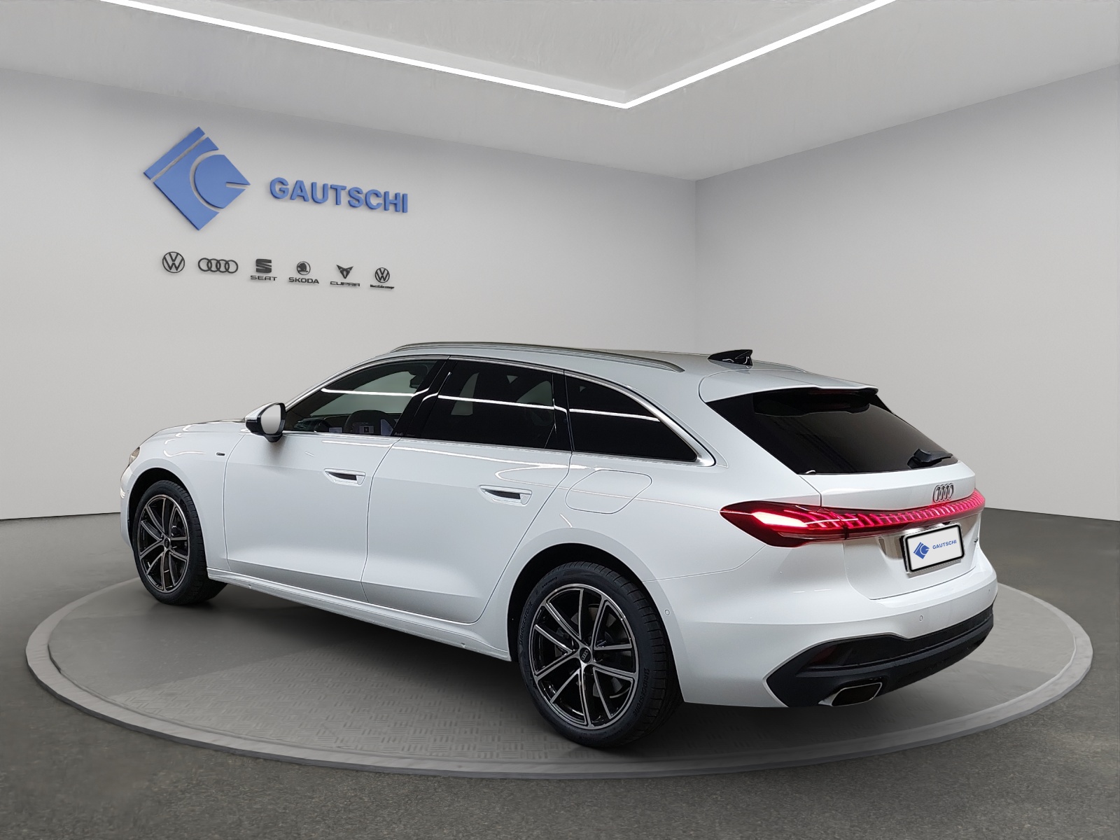 AUDI A5 Avant e-hybrid quattro Attraction 220 kW S tronic-image-2
