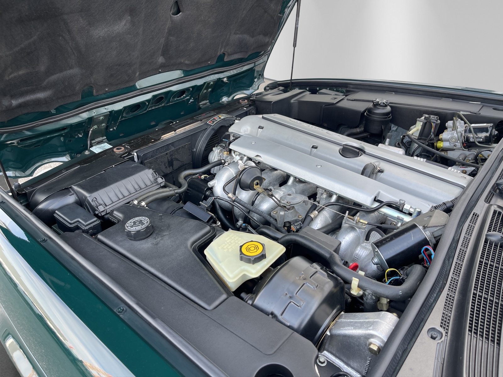 DAIMLER 4.0 Six-image-14